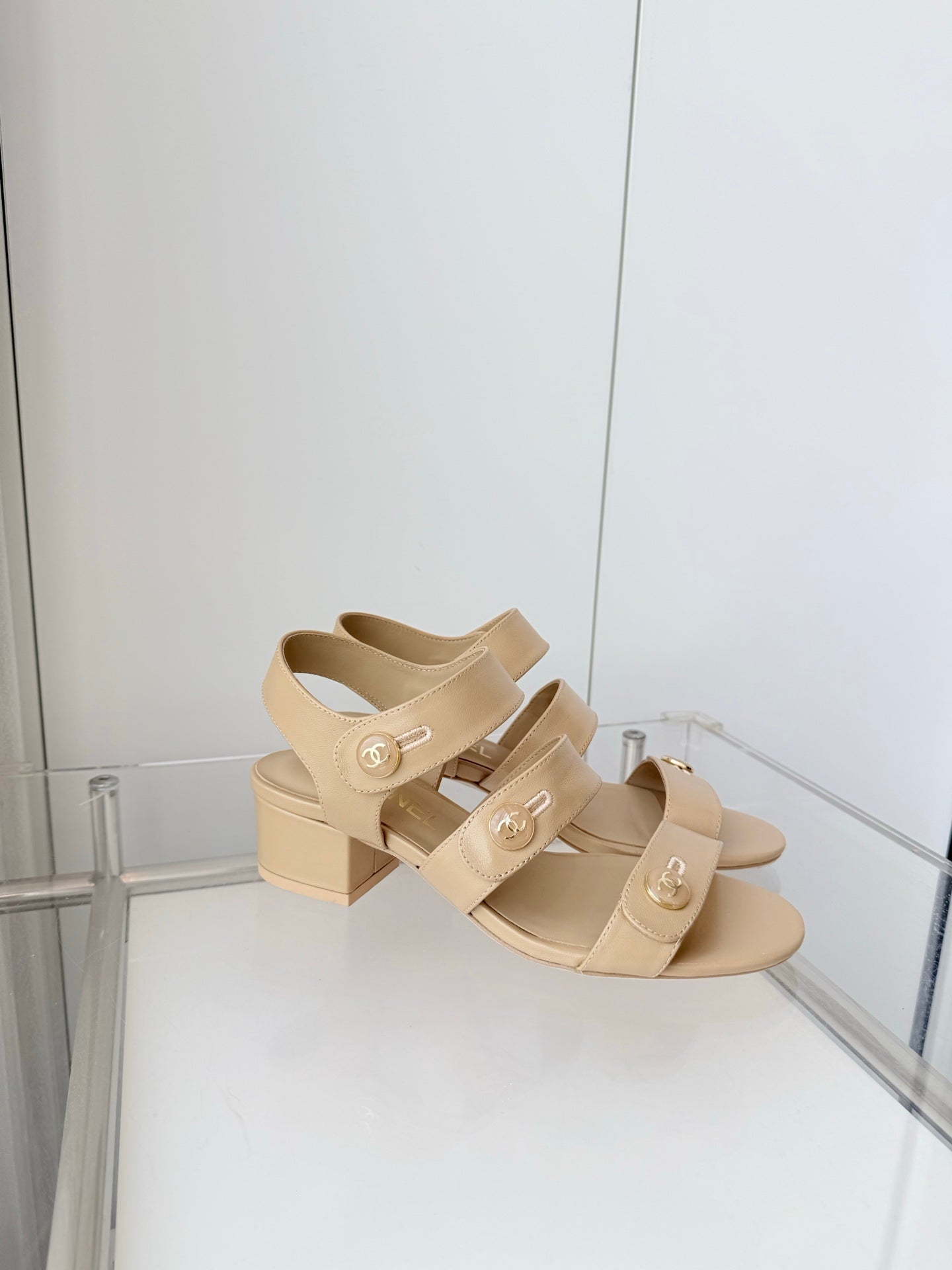 Chanel 26 Turnlock 40 Beige Sandal Heels in Lambskin 597401