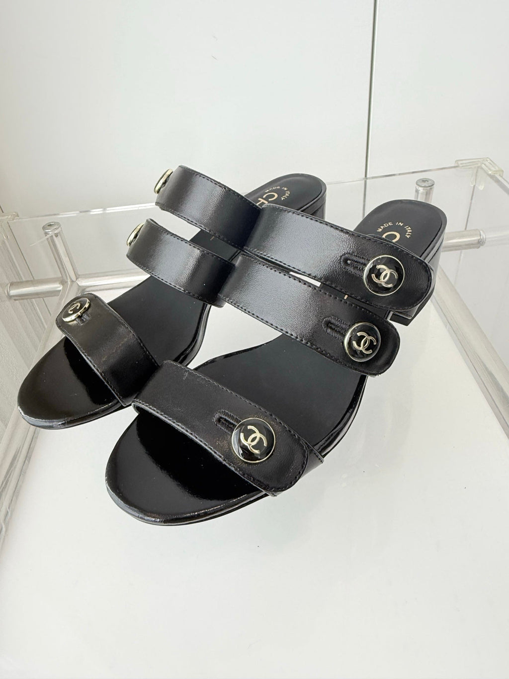Chanel 26 Turnlock 40 Black Sandal Mule in Lambskin 597396