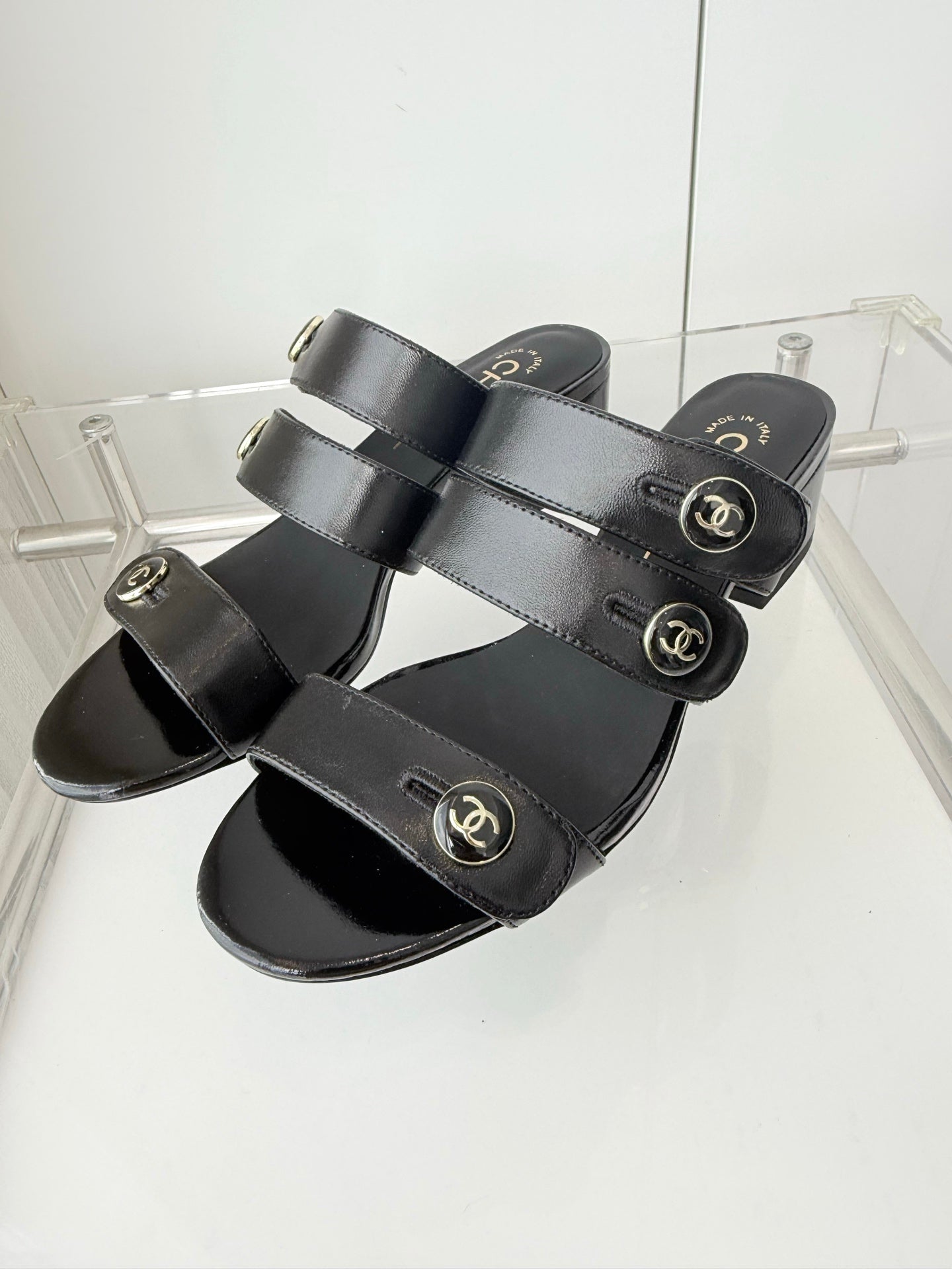 Chanel 26 Turnlock 40 Black Sandal Mule in Lambskin 597396