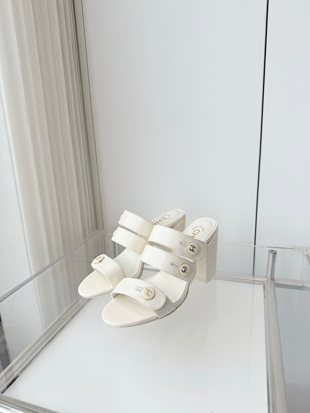 Chanel 26 Turnlock 85 White Sandal Mule in Lambskin 597395
