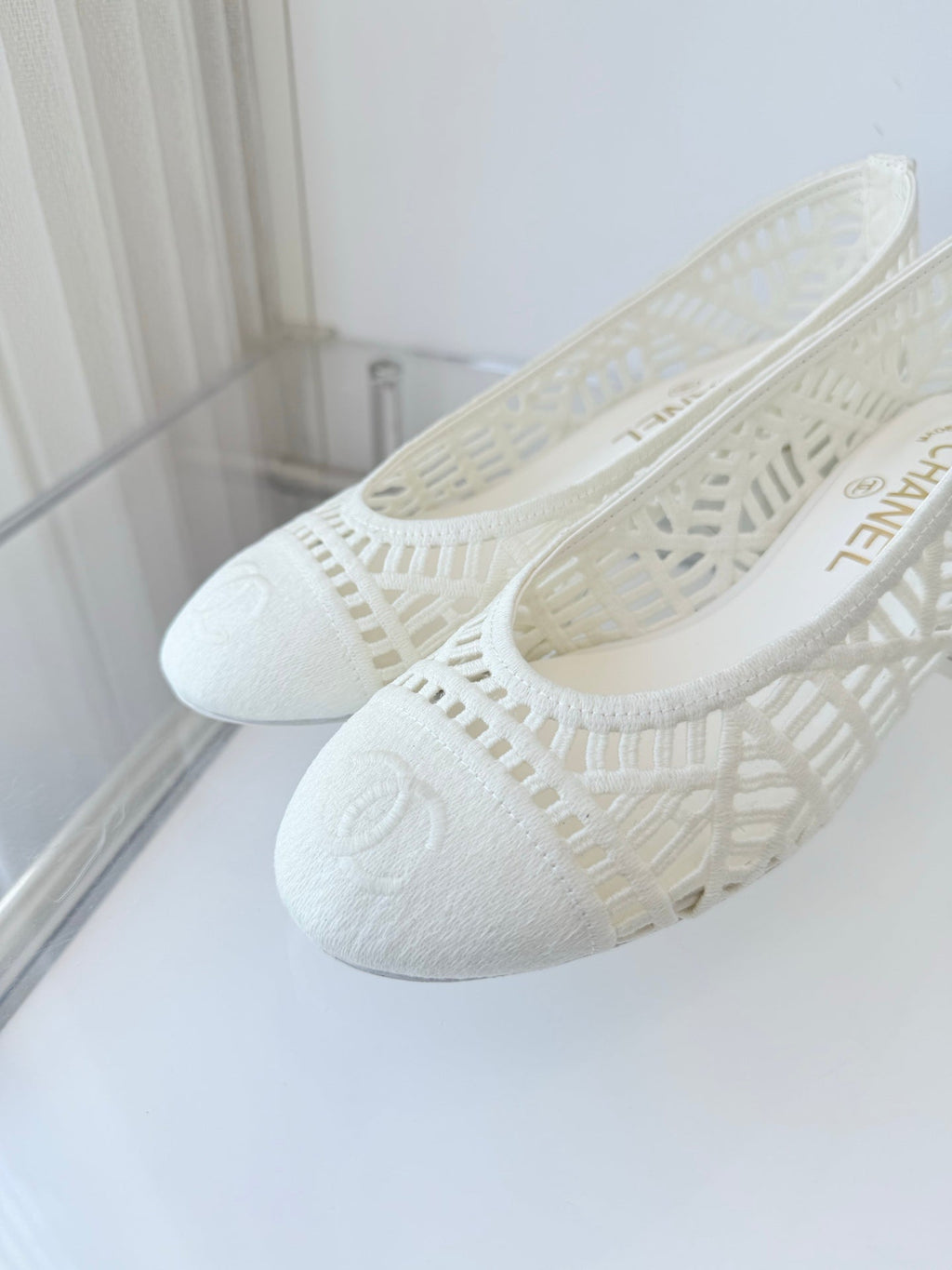Chanel 26 Ladies 50 Ballet Flats White in Fabric 597342