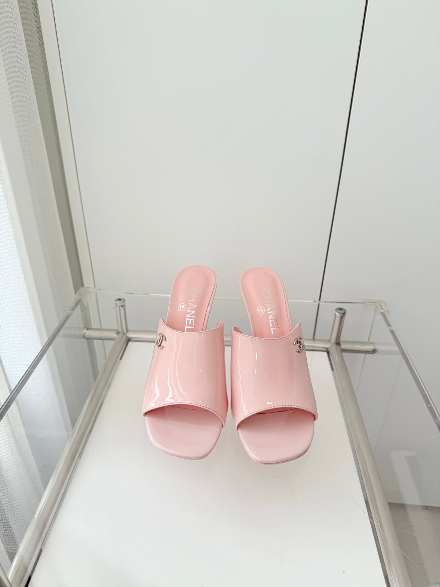 Chanel 26 Sandal 90 Pink in Patent Leather 597371