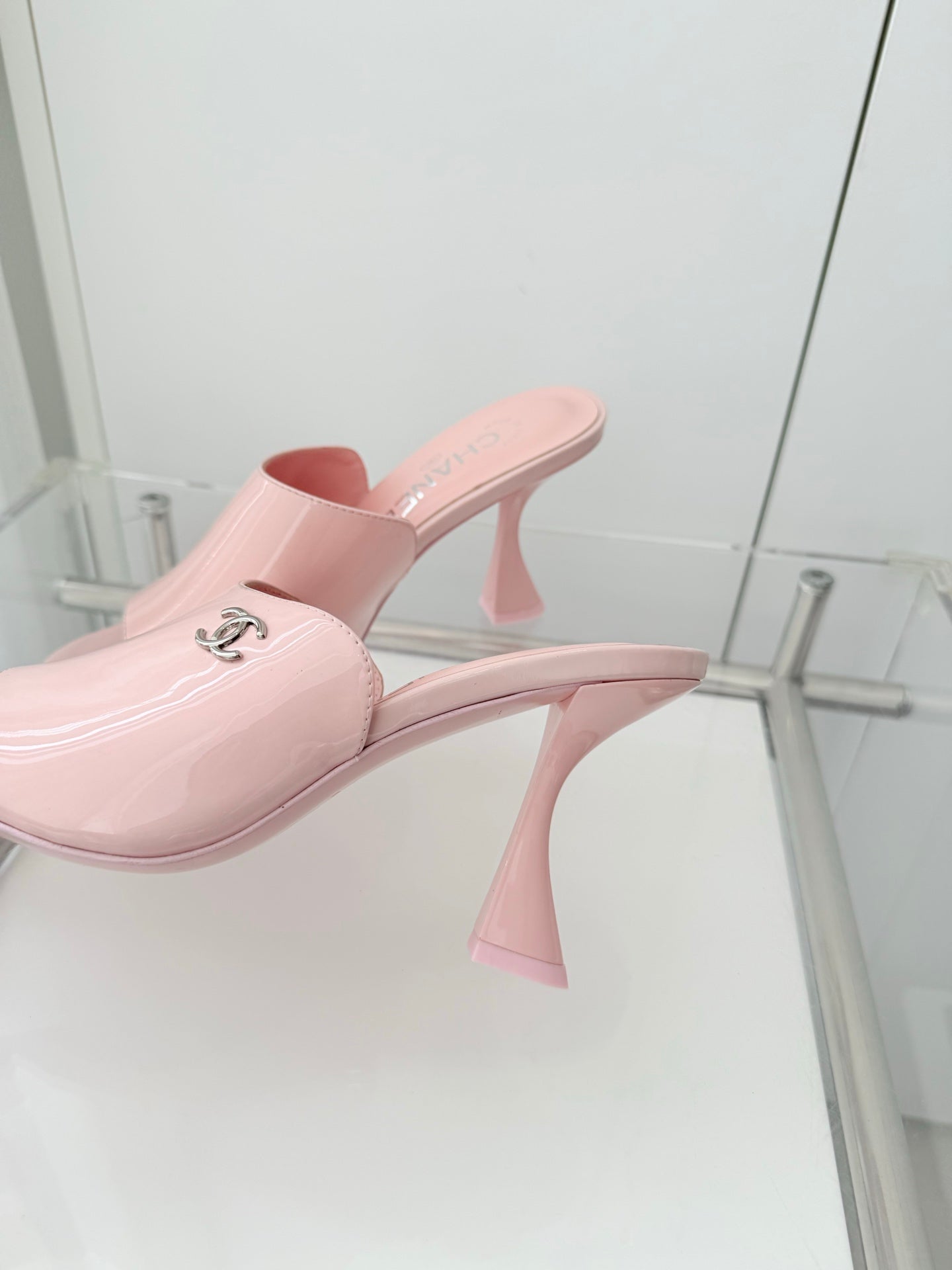 Chanel 26 Sandal 90 Pink in Patent Leather 597371