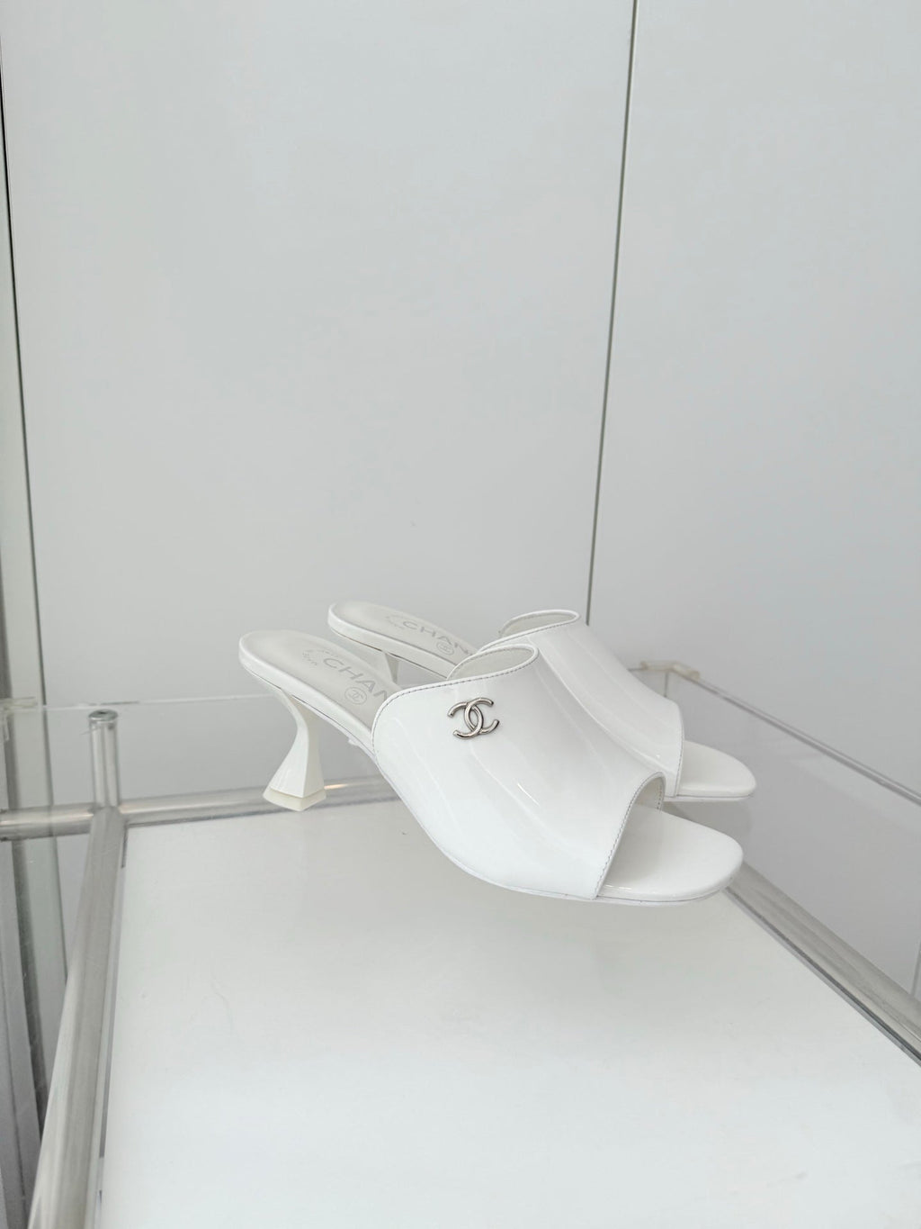 Chanel 26 Sandal 90 White in Lambskin 597365