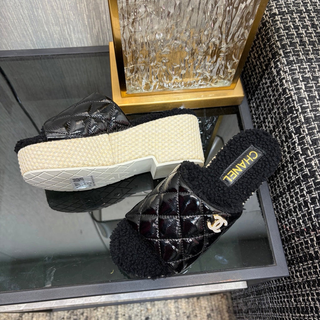 Chane 26 Platform Slippers Black in Patent Leather with Wool 602465