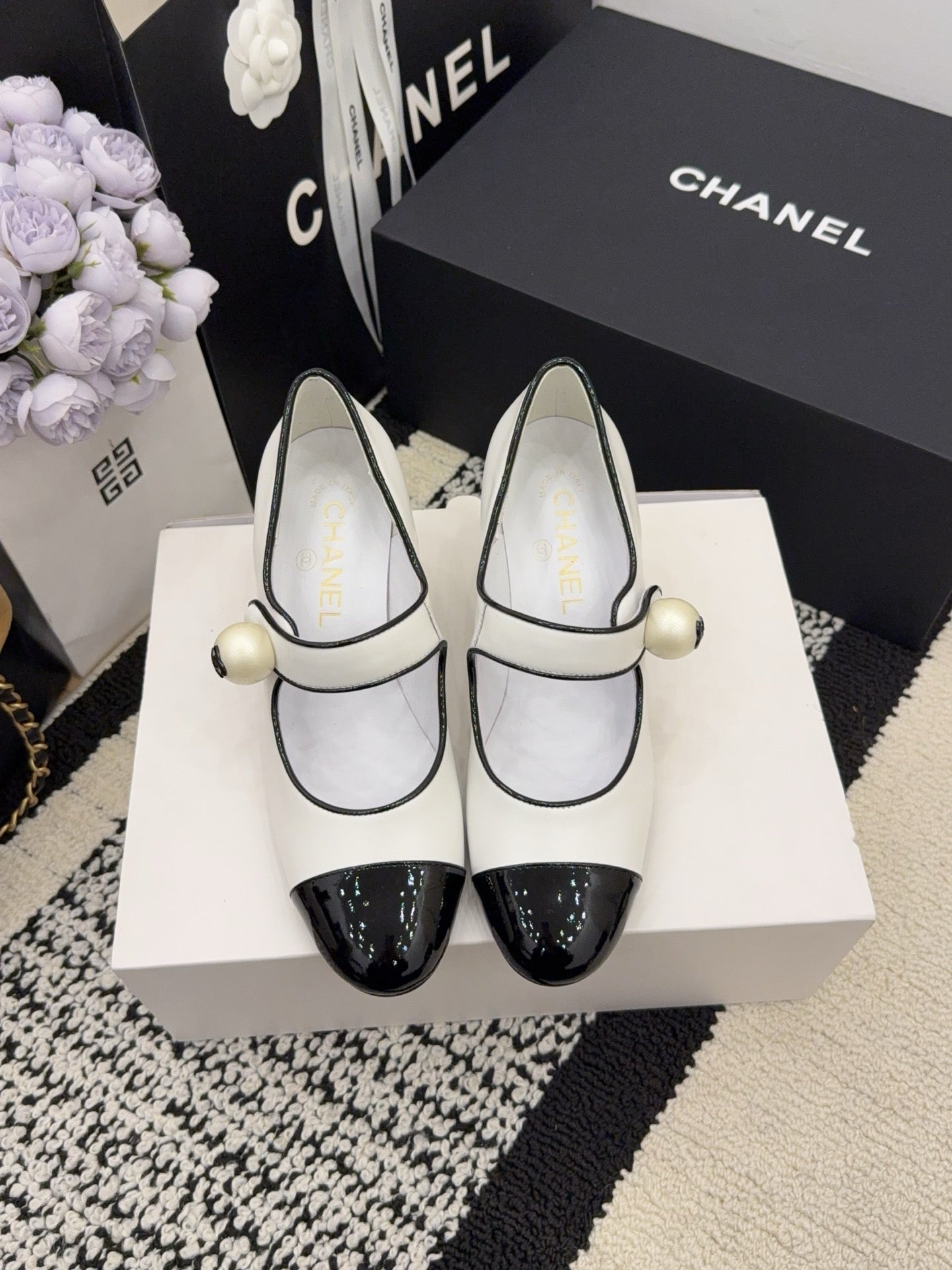CC Pearl Heel with Rhinstone Clasp Mary Janes White Cowhide 602356