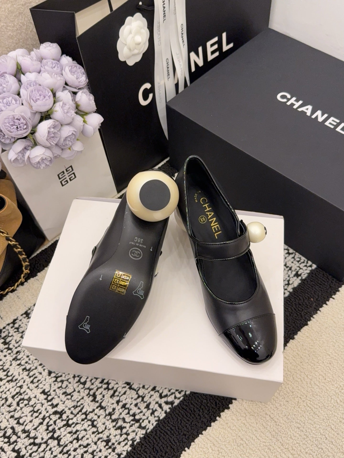 CC Pearl Heel with Rhinstone Clasp Mary Janes Black Cowhide 602353