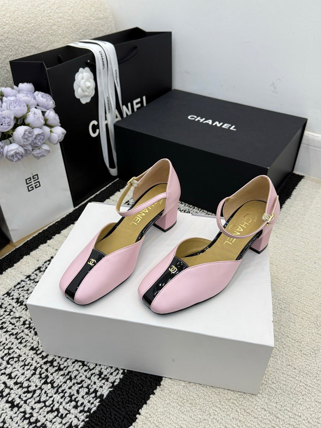 Chanel Classic Mary Janes Pink in Patent Leather 602167