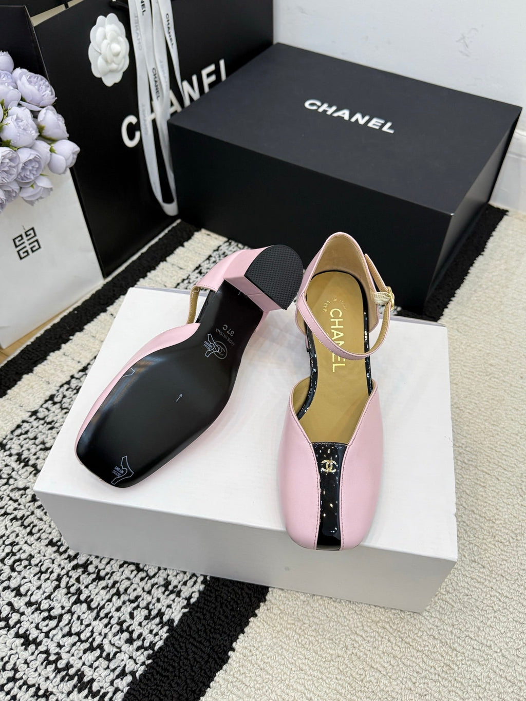 Chanel Classic Mary Janes Pink in Patent Leather 602167