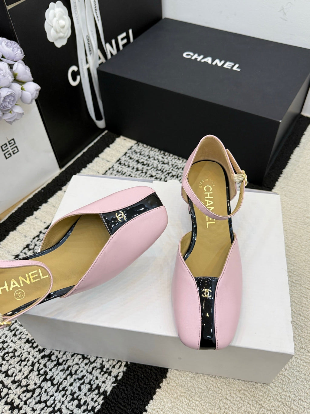 Chanel Classic Mary Janes Pink in Patent Leather 602167
