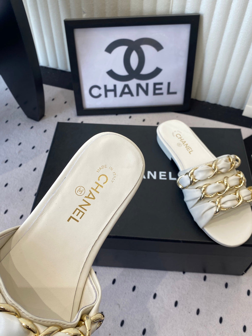Chanel Early Spring Chain Slippers White in Lambskin 611715