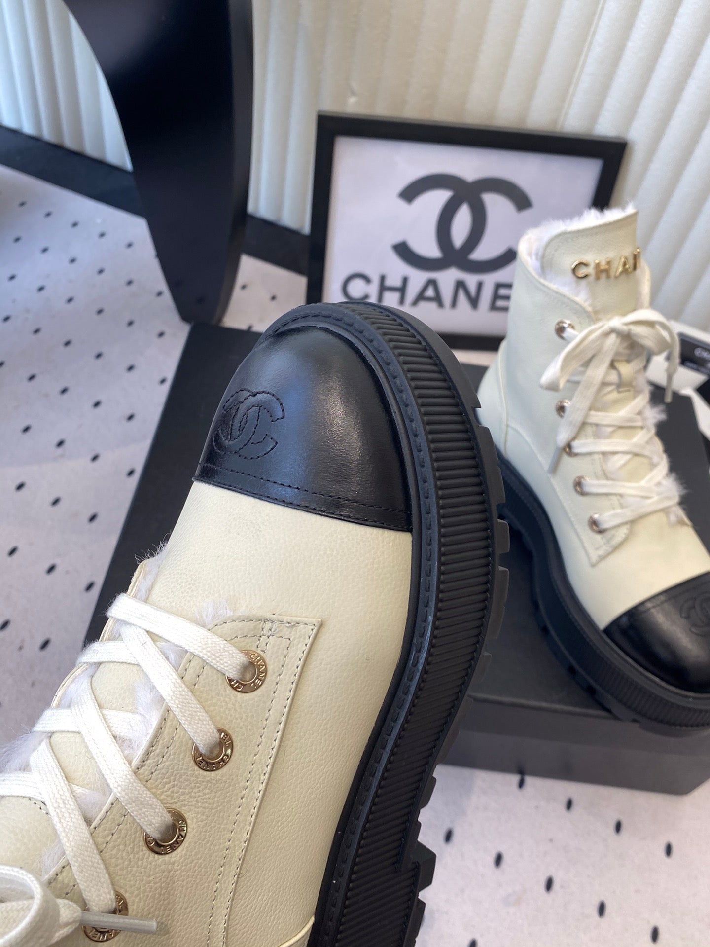 CC Platform Ankle Boots Cream in Leather With Fur Lining 611710