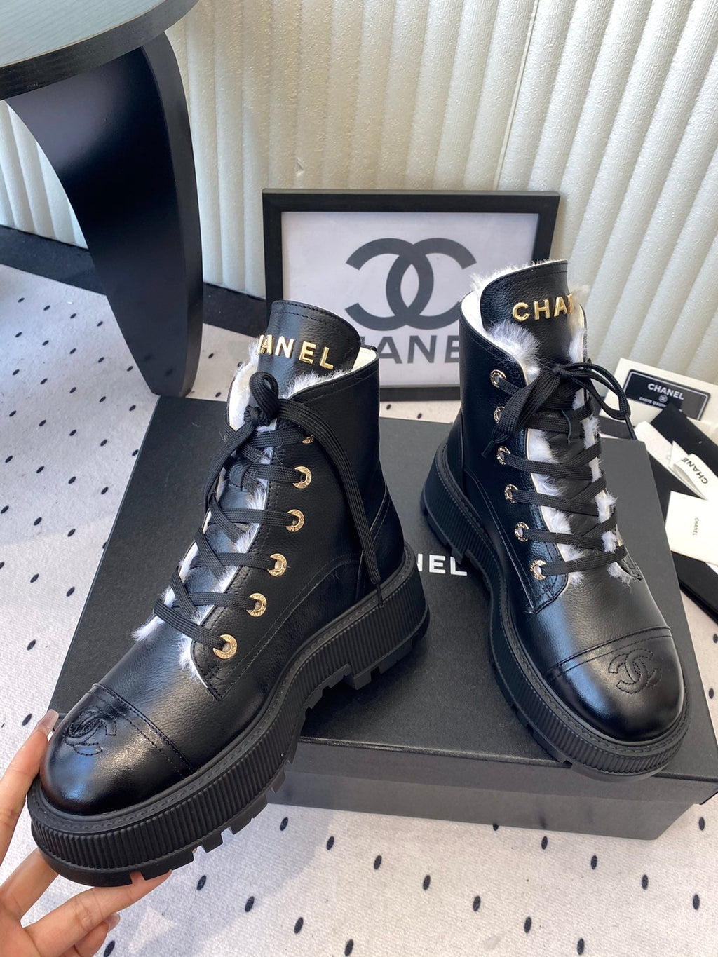 CC Platform Ankle Boots Black in Leather With Fur Lining 611709
