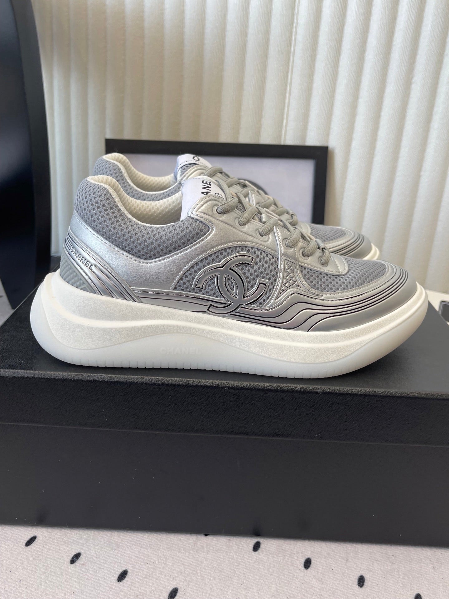 CC Sneaker Metallic Silver in Cowhide 611664