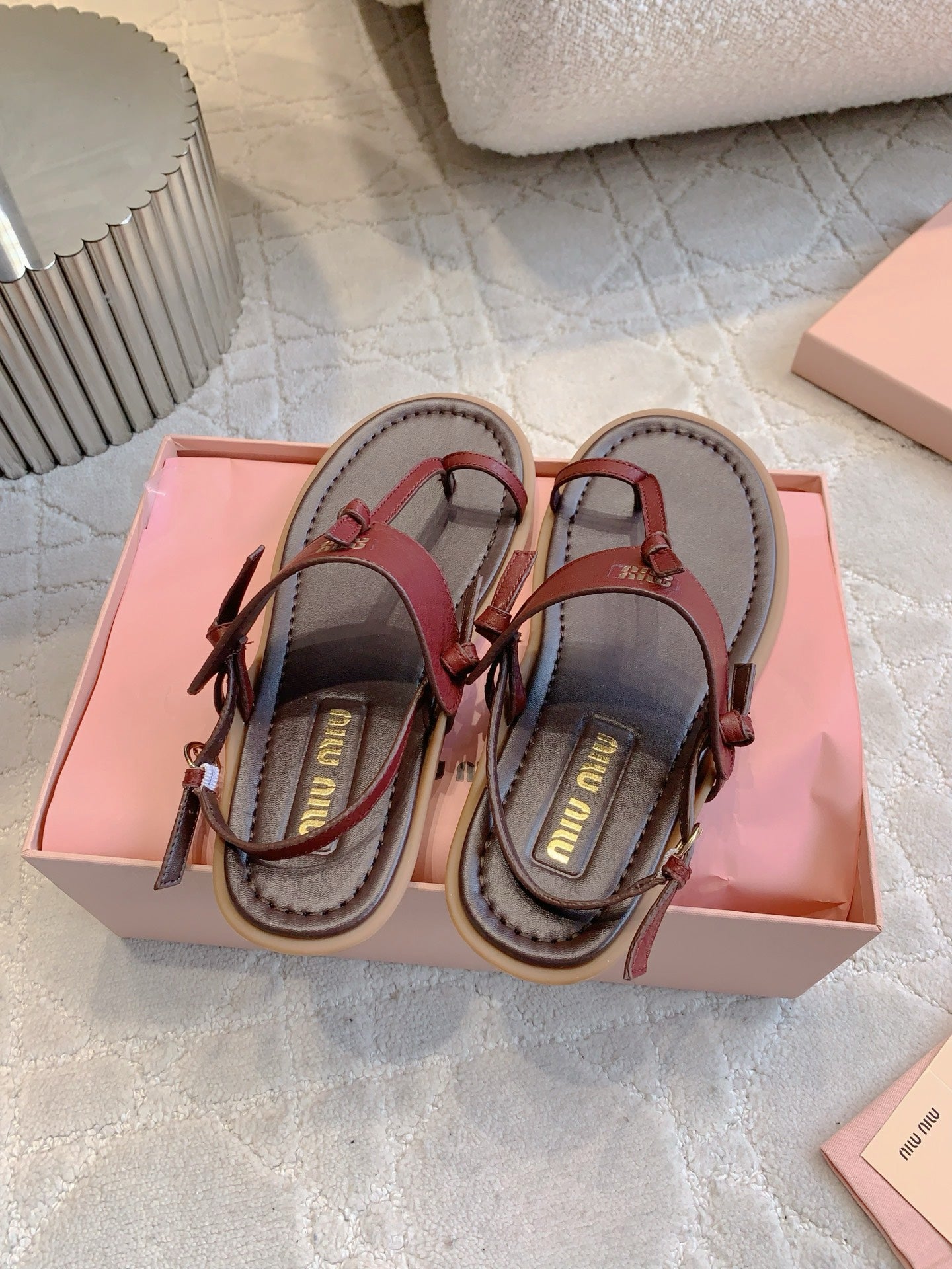 Miu Flip-flot Flat Sandal Burgundy in Cowhide 615339