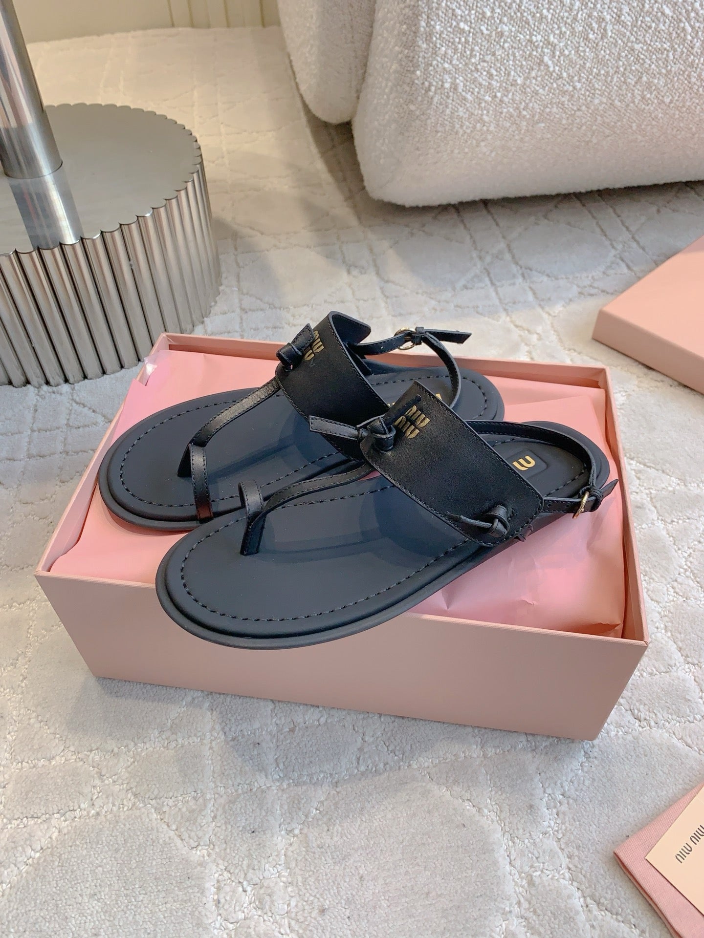 Miu Flip-flot Flat Sandal Black in Cowhide 615338
