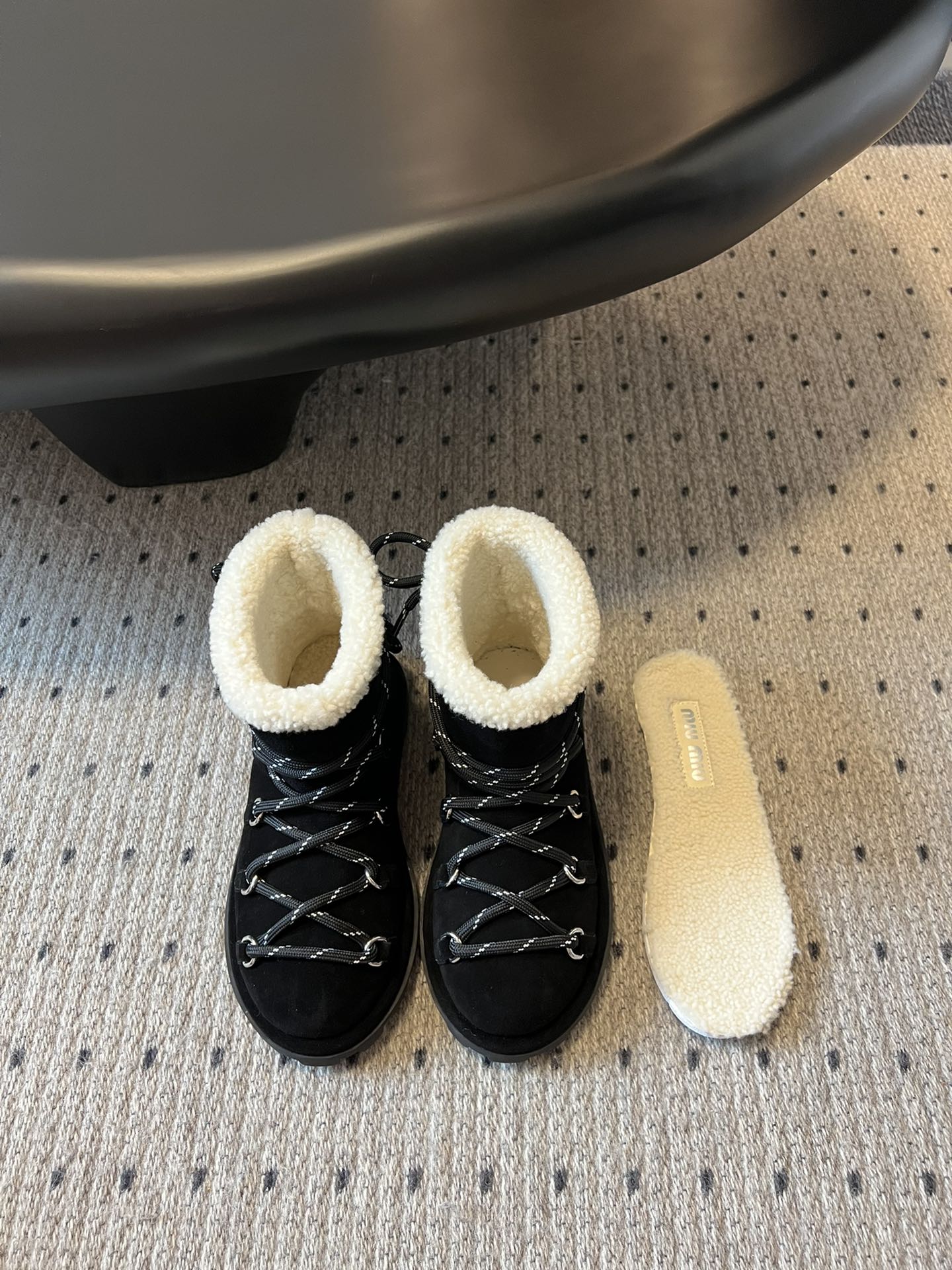 Miu 26 Snow Boots Black in Suede 614799