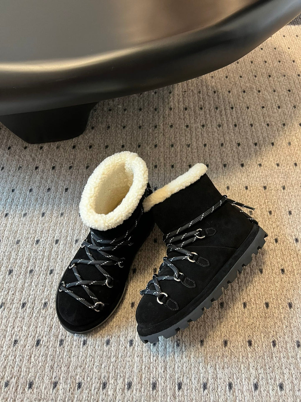 Miu 26 Snow Boots Black in Suede 614799