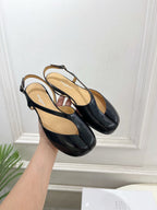 MM6 Tabi 26 Split-Toe Flat Sandals Black in Cowhide 631897