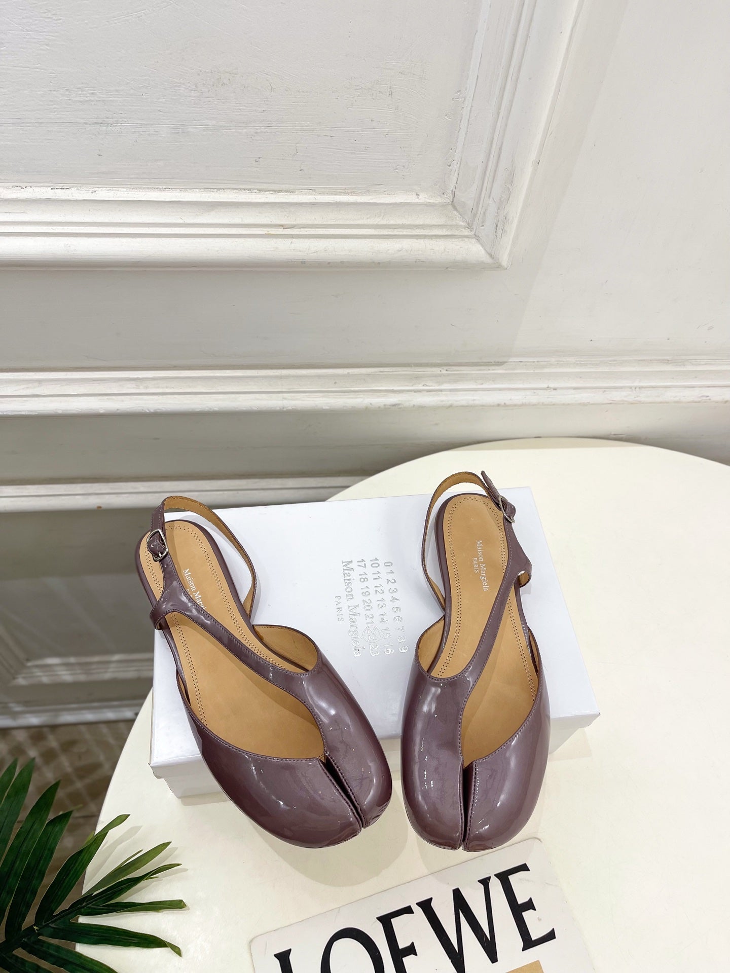 MM6 Tabi 26 Split-Toe Flat Sandals Purple in Cowhide 631899