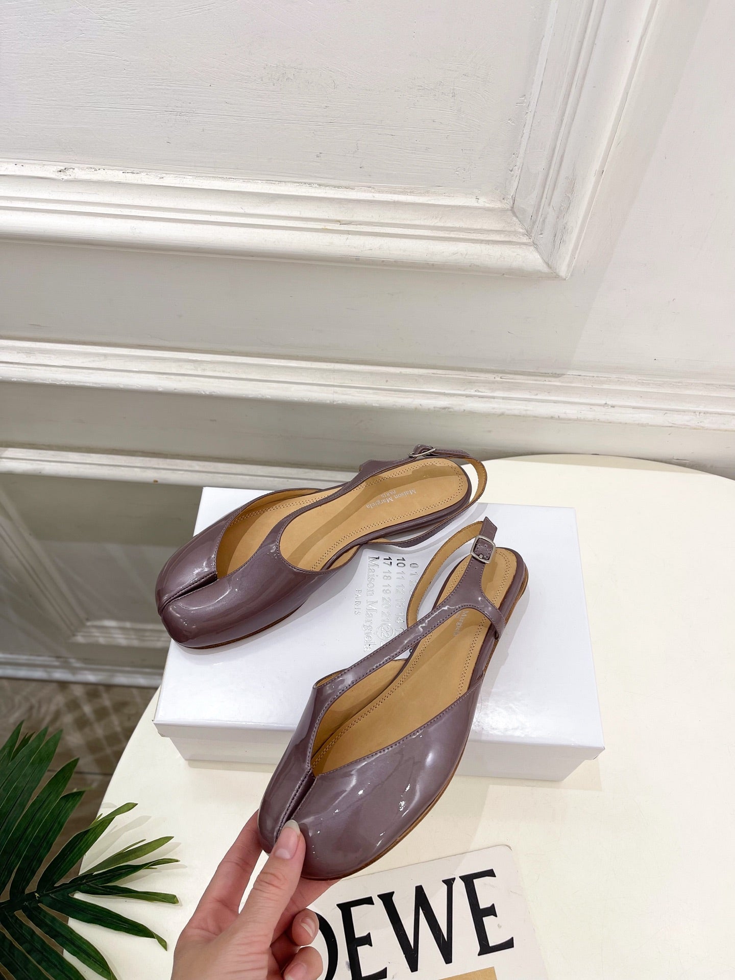 MM6 Tabi 26 Split-Toe Flat Sandals Purple in Cowhide 631899