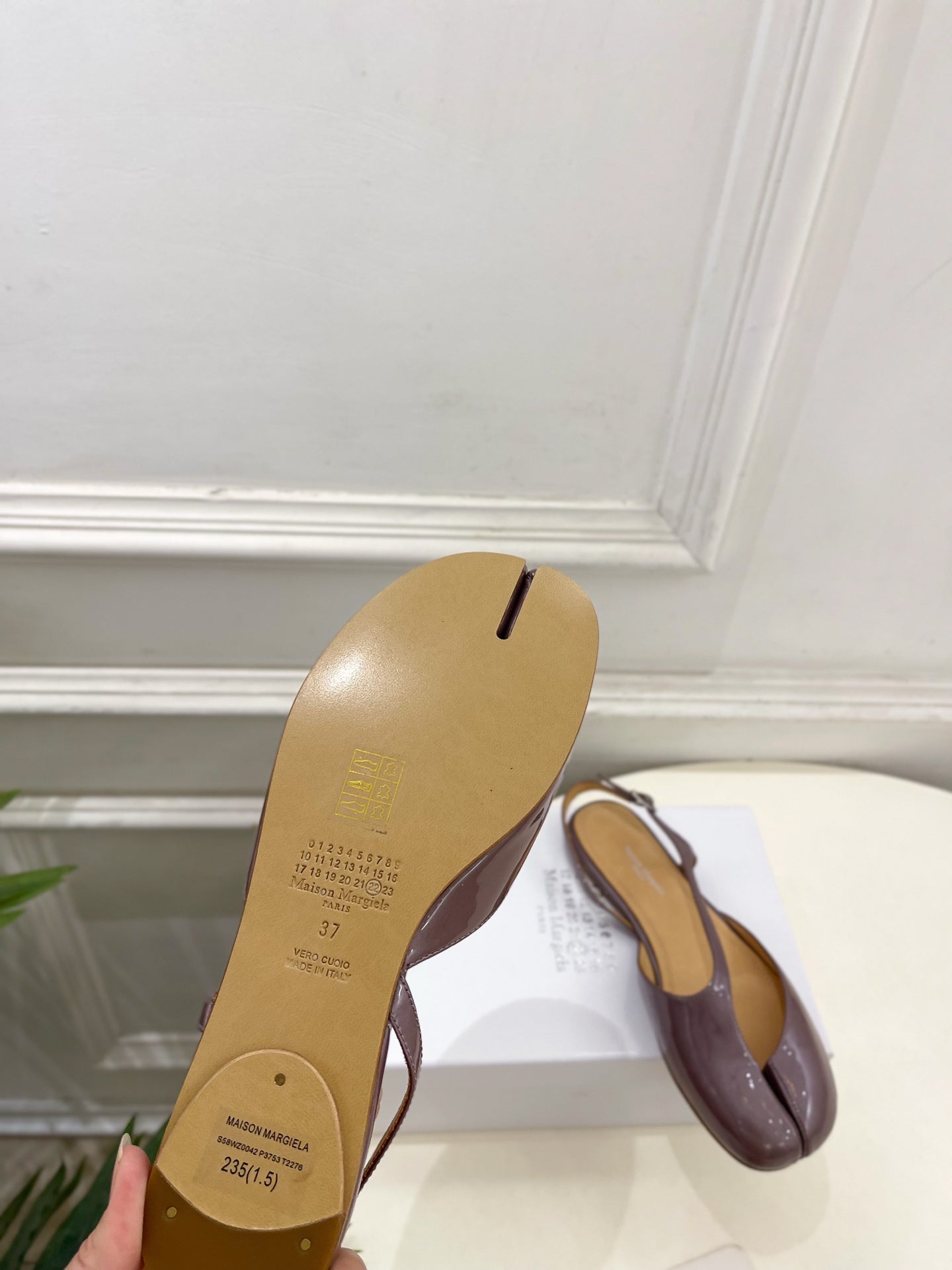 MM6 Tabi 26 Split-Toe Flat Sandals Purple in Cowhide 631899