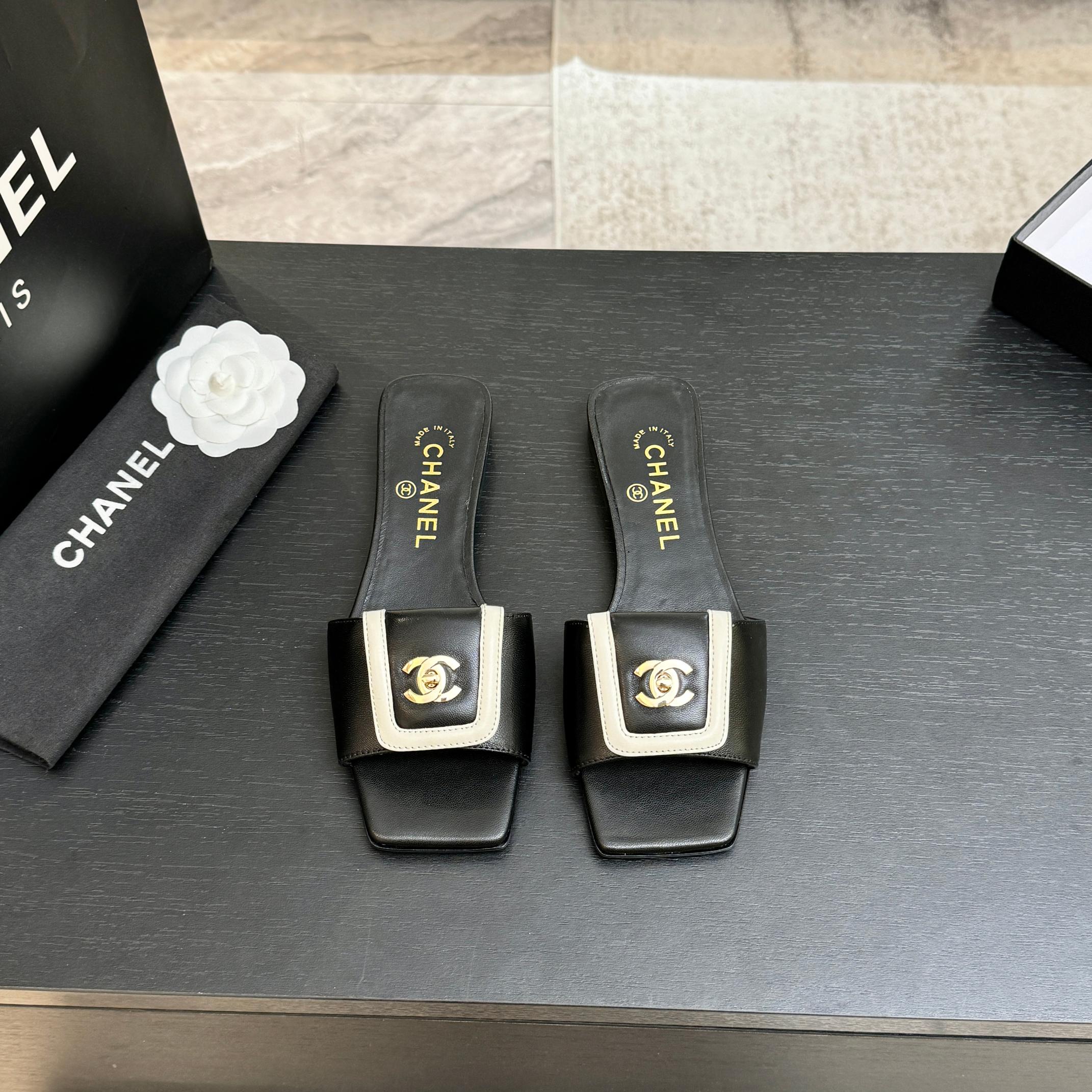 Chanel 26C Double C Buckle Square Toe Slippers Black White in Lambskin 673027