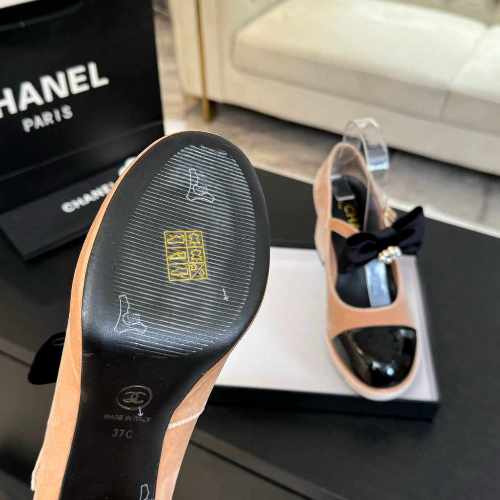 Chanel KJ26 Mary Janes Heel 2.5cm with Bow Beige in Velvet 673012