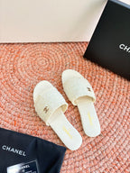Chanel Bouclé Sandal White in Fabric Sheepskin 685951