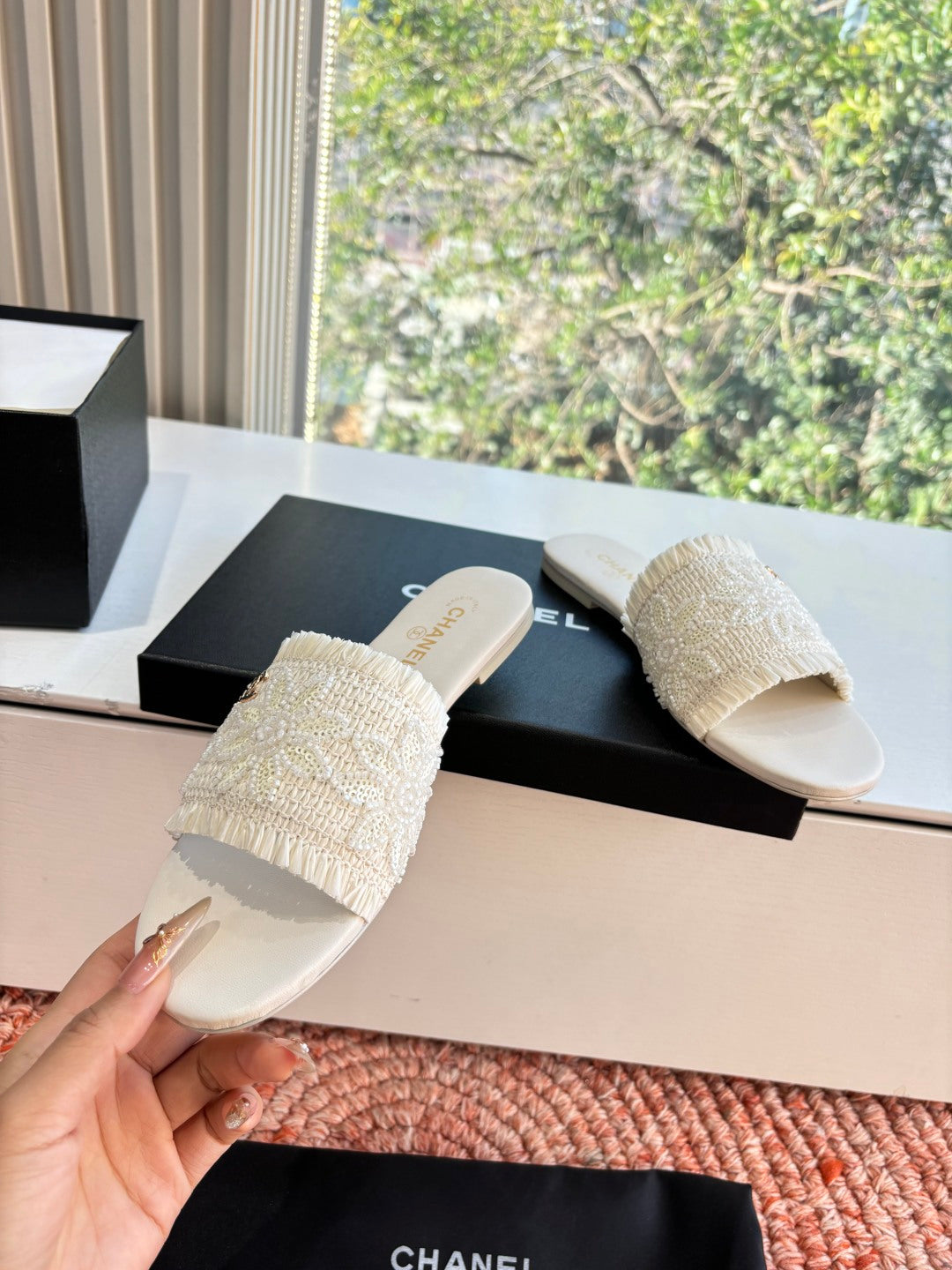 Chanel Bouclé Sandal White in Fabric Sheepskin 685951