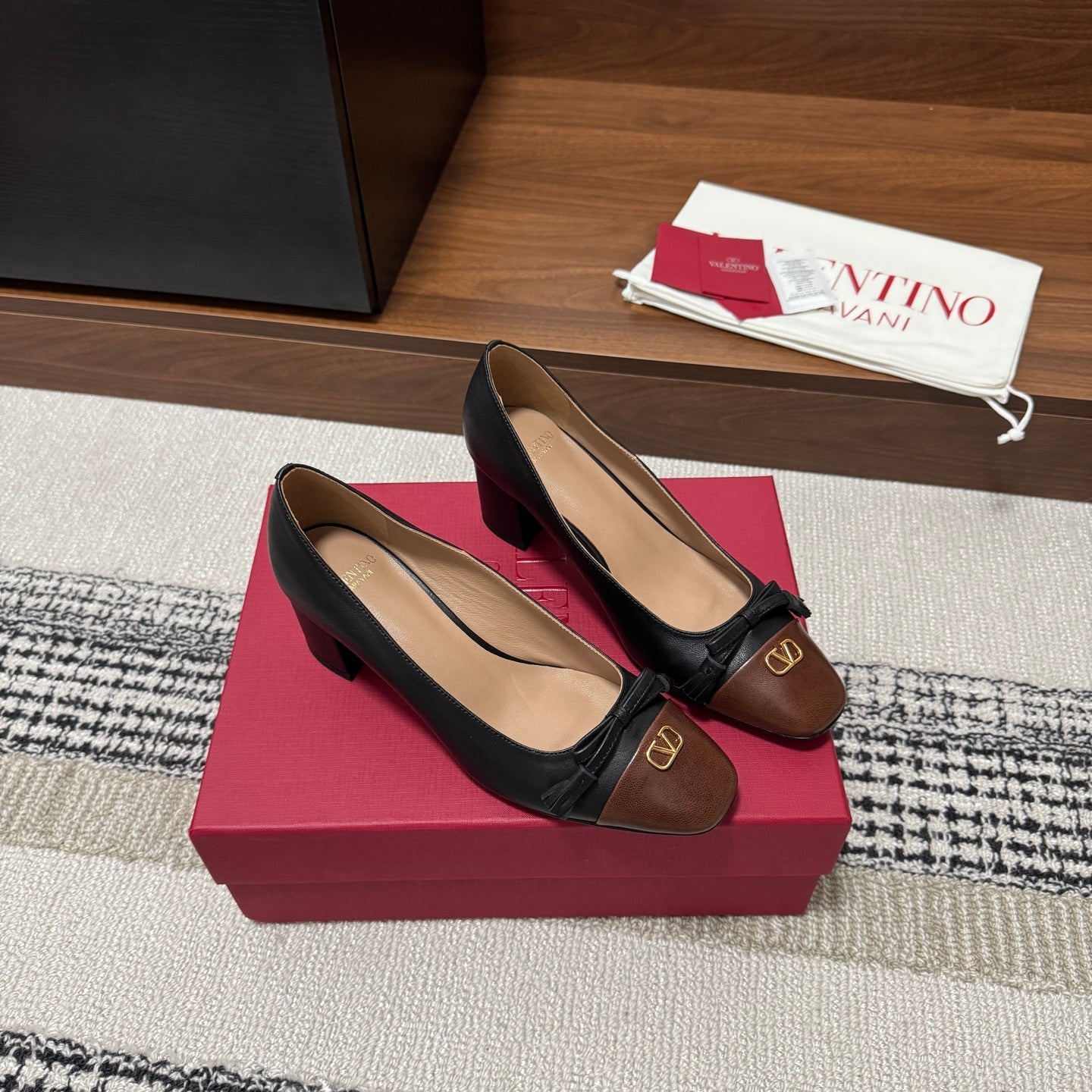 Valentino Garavani Pumps 60 Dark Brown Black in Sheepskin 685889