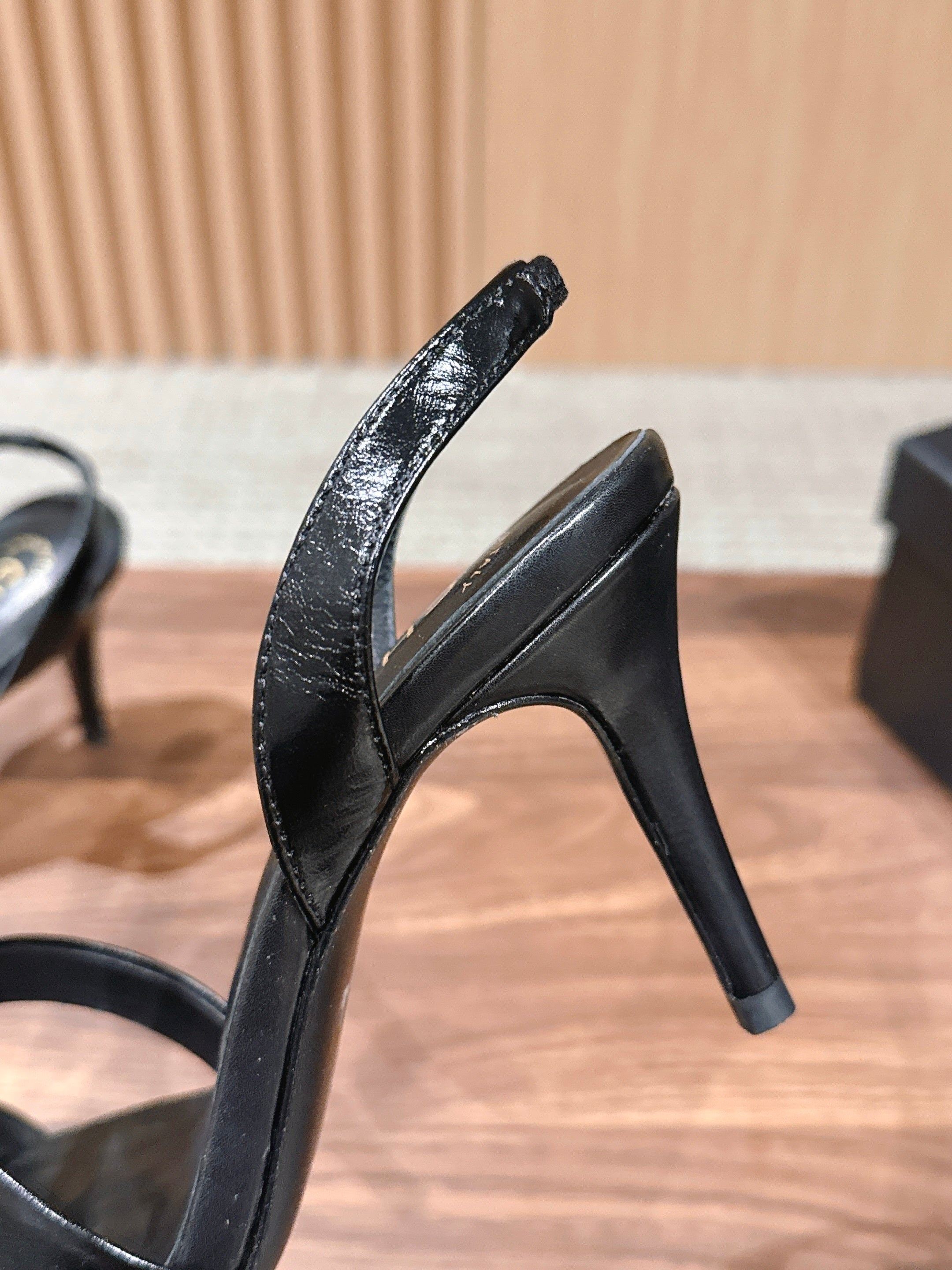 CC 26SS Gold Buckle Strappy High-Heeled 85 Sandals Black in Cowhide 692567