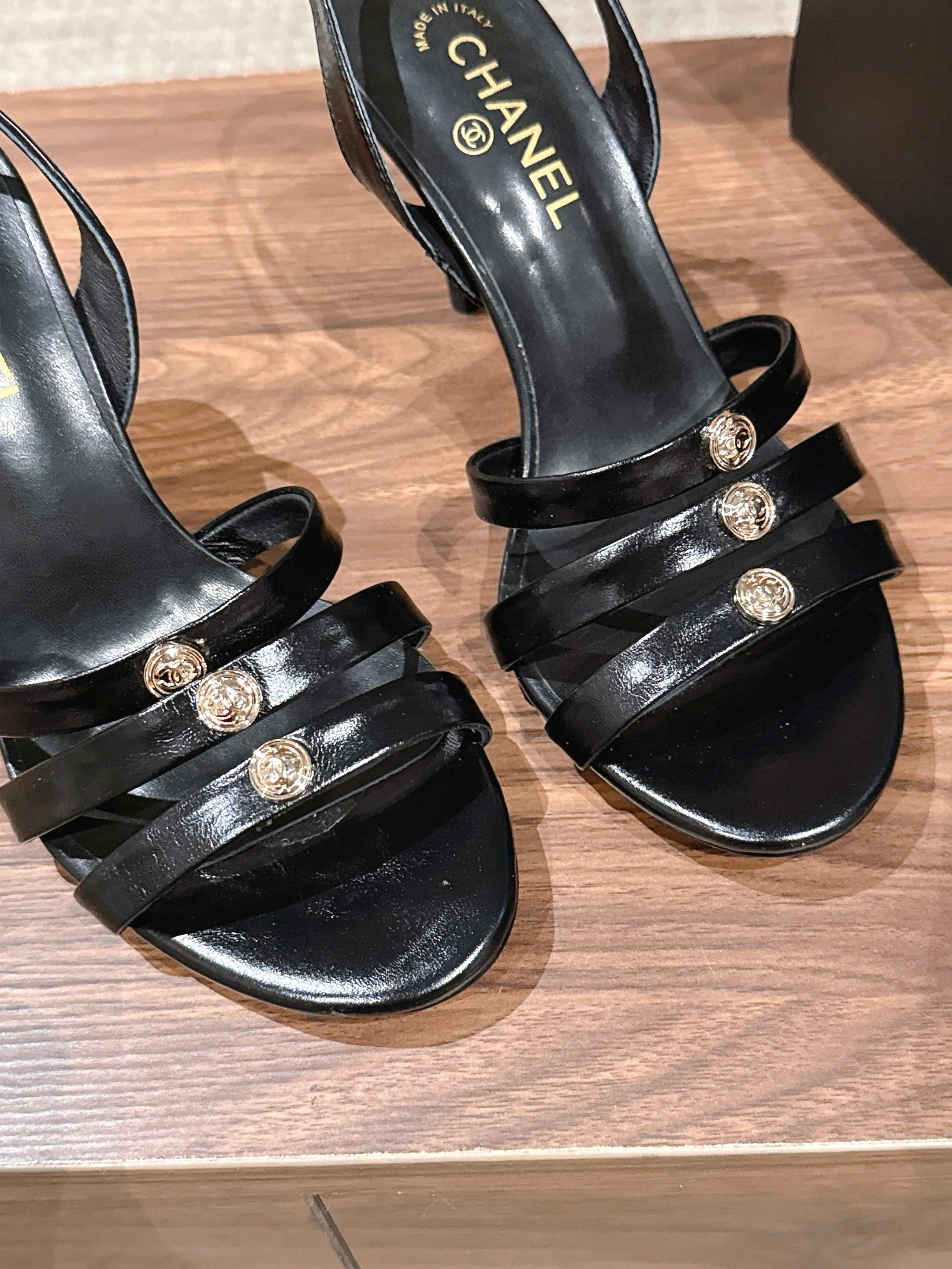 CC 26SS  Strappy High-Heeled 85 Sandals Black in Cowhide 692564