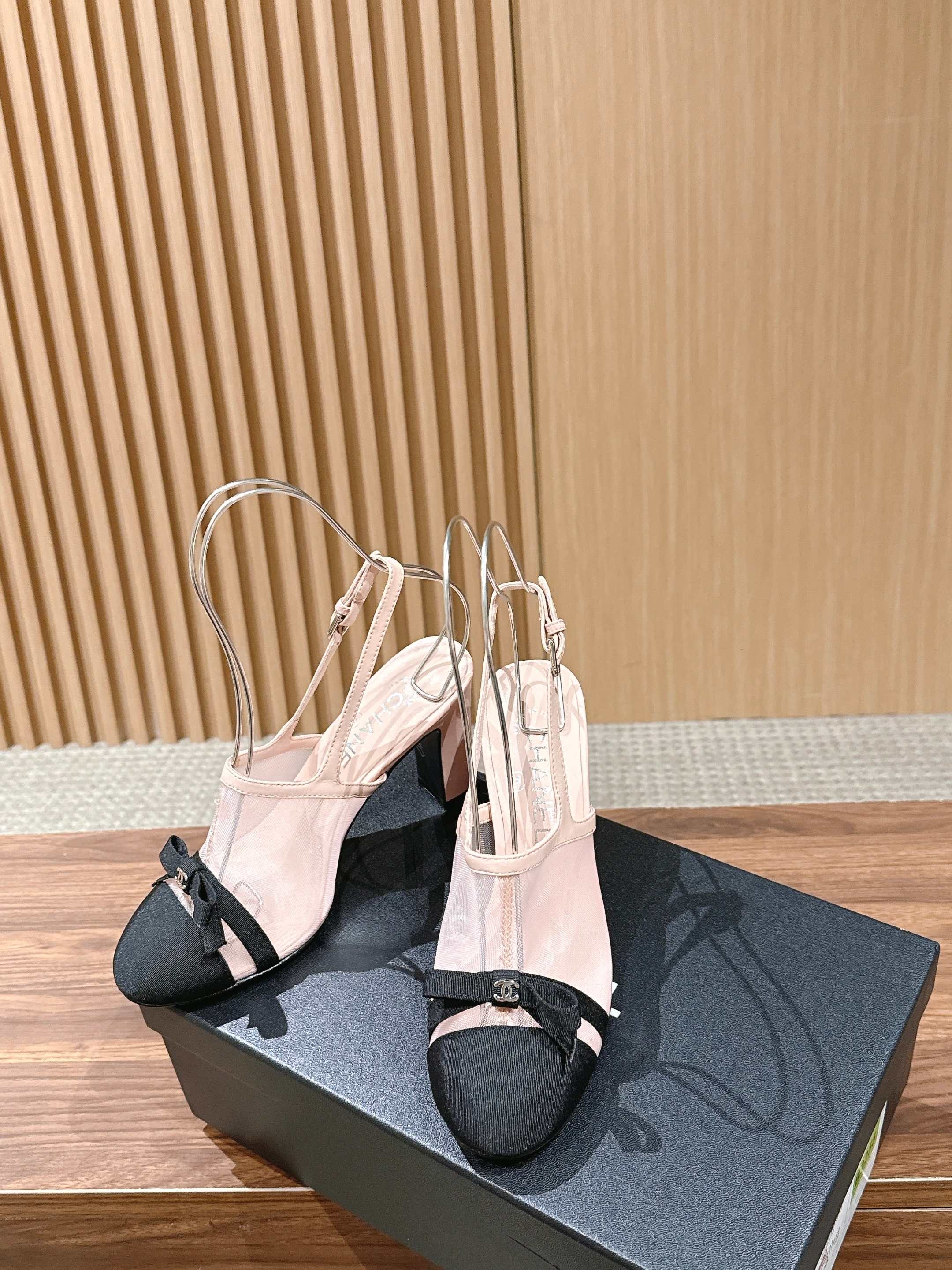CC 26SS Slingback 80 with Bow Light Pink Black in Mesh 692549