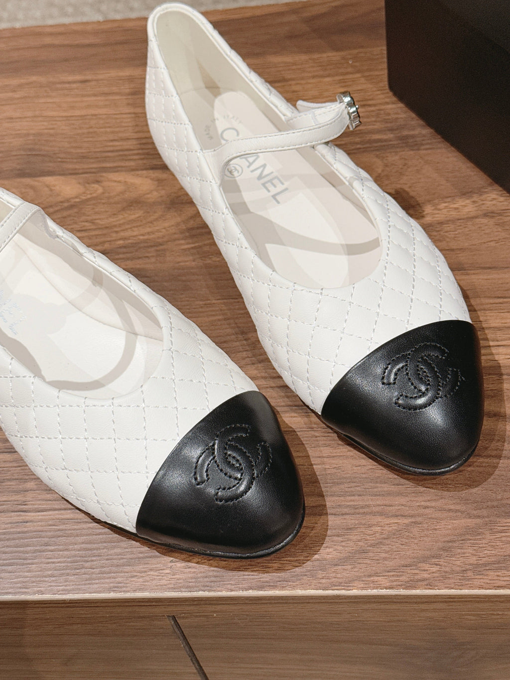 CC 26SS Quilted Mary Jane White Black in Calfskin 692542
