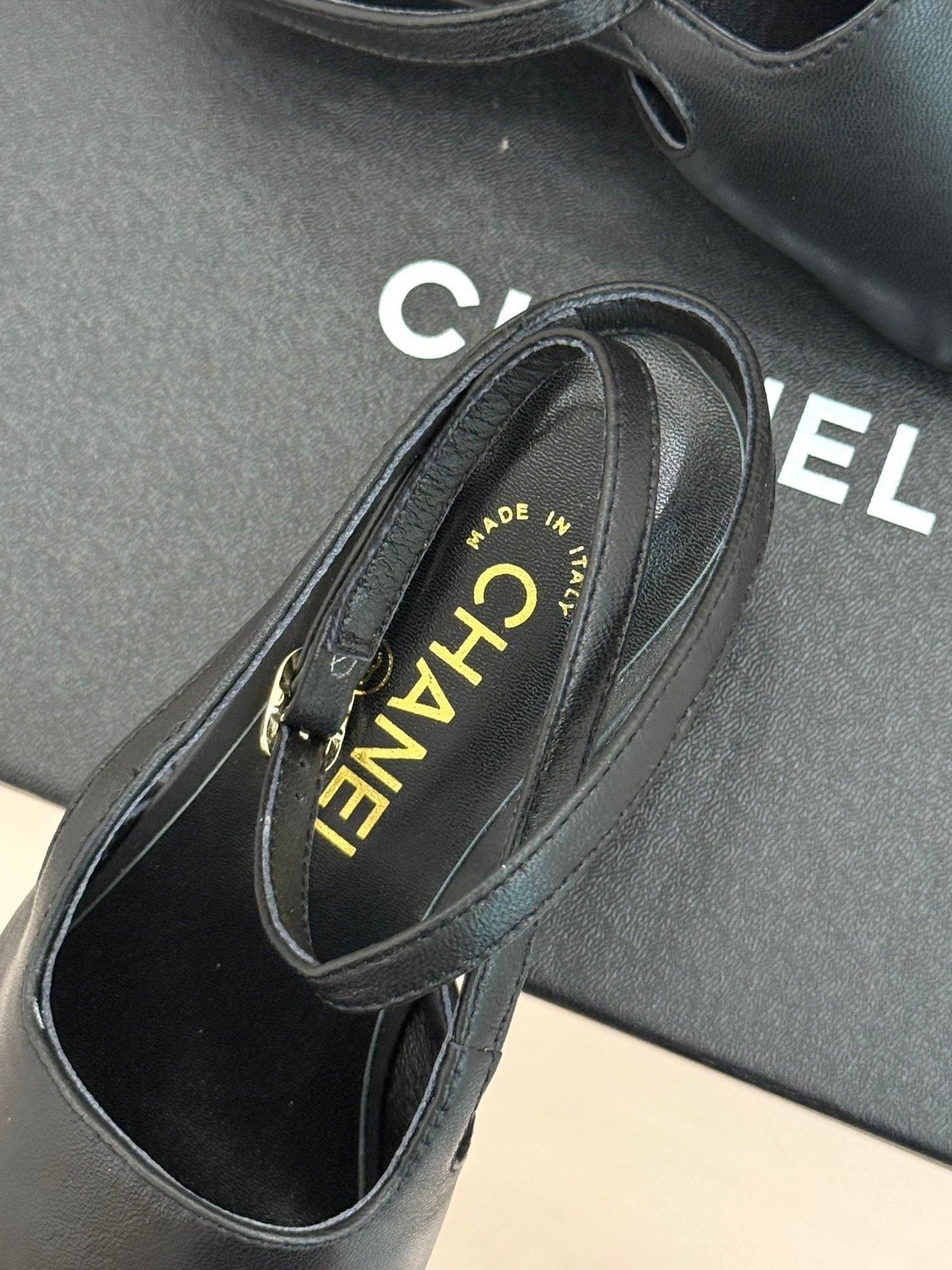 CC Pointed Toe Kitten Heel 30 Open Back Sandals Black in Cowhide 706382