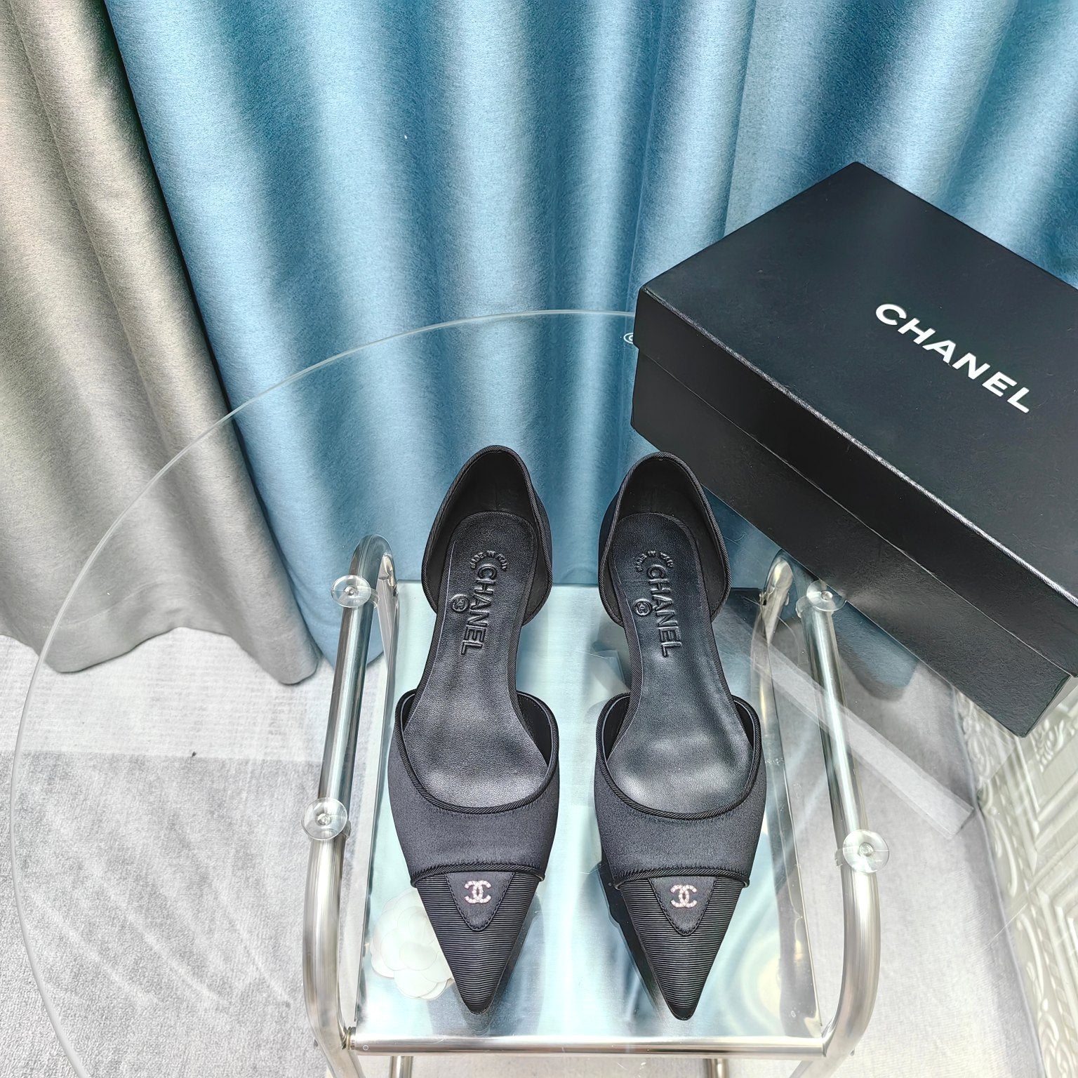 Chanel 26ss Retro Hollow-Out Pointed-Toe   Black in Calfskin 712474