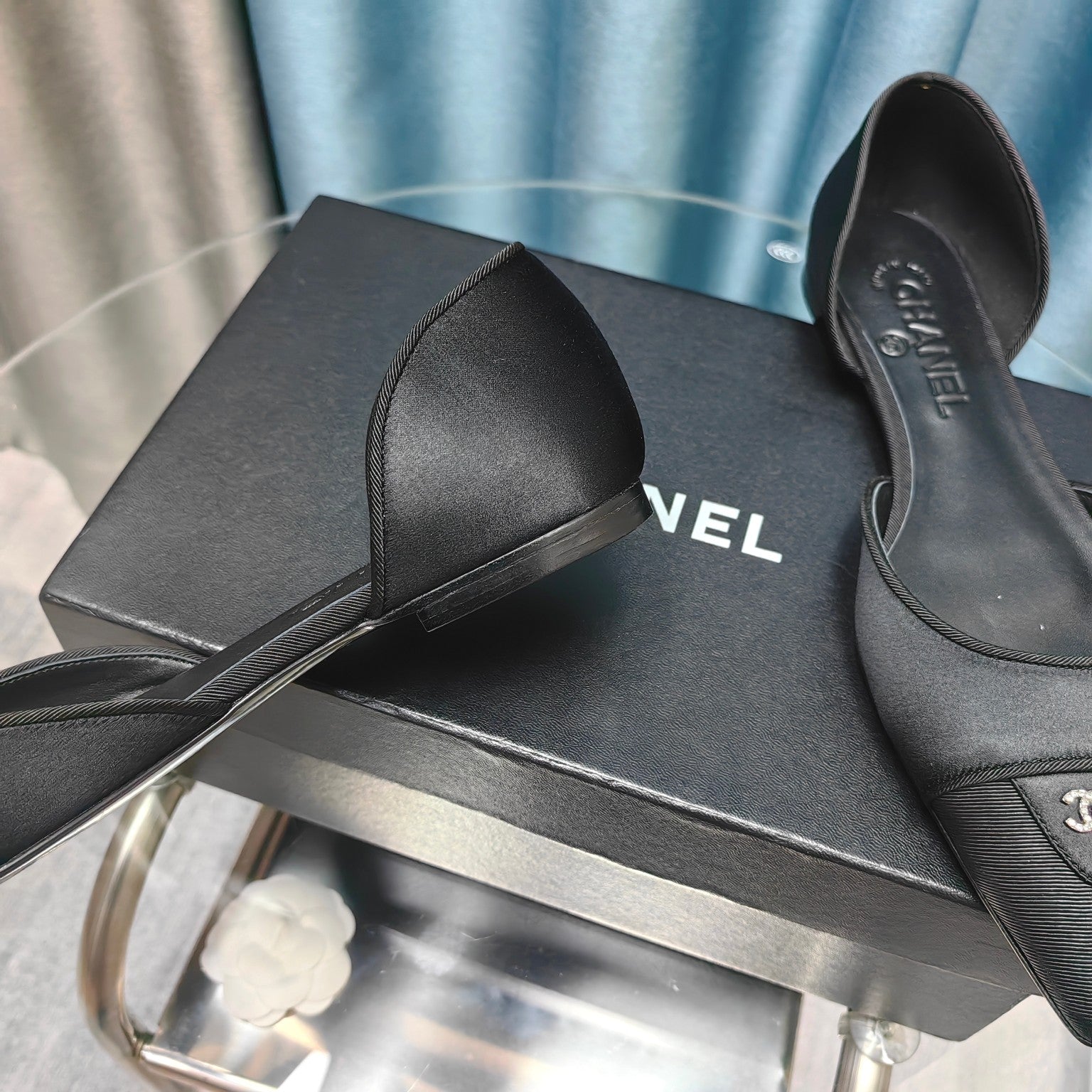 Chanel 26ss Retro Hollow-Out Pointed-Toe   Black in Calfskin 712474