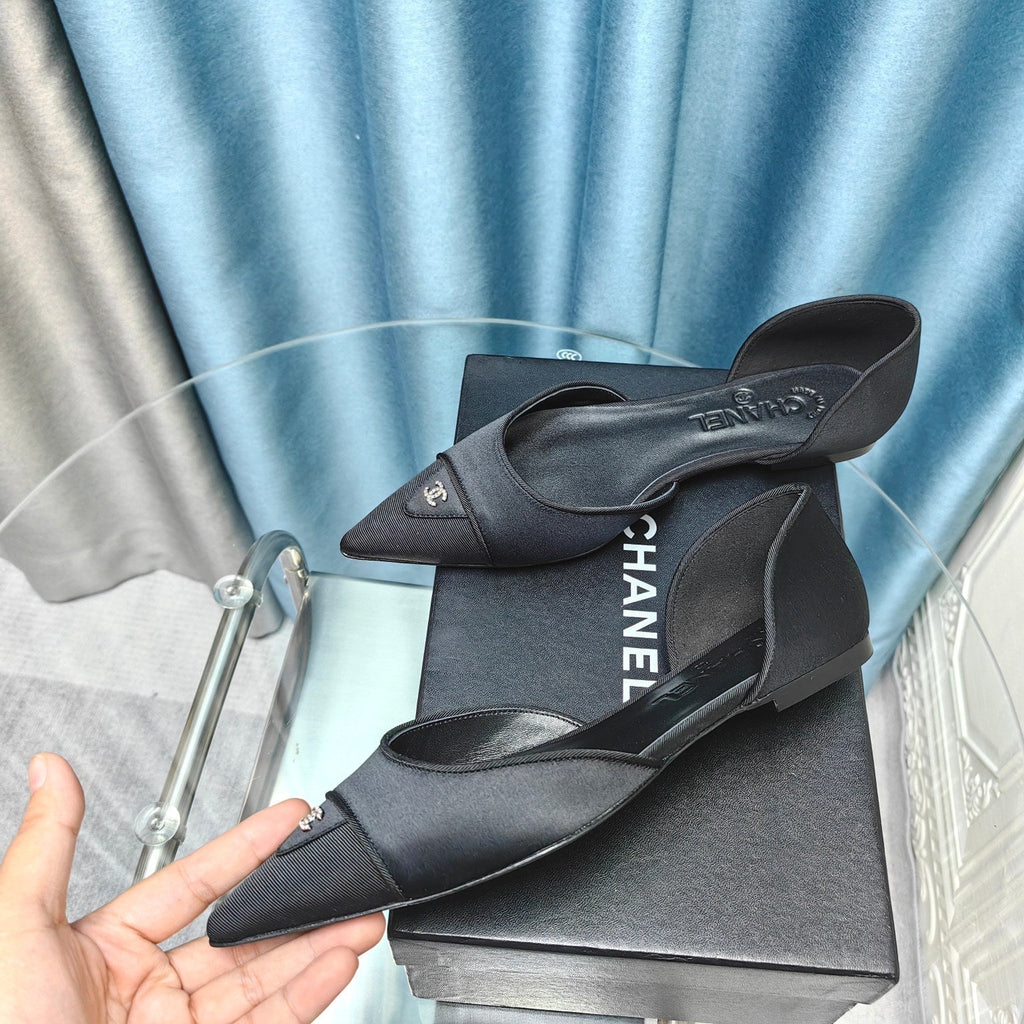 Chanel 26ss Retro Hollow-Out Pointed-Toe   Black in Calfskin 712474