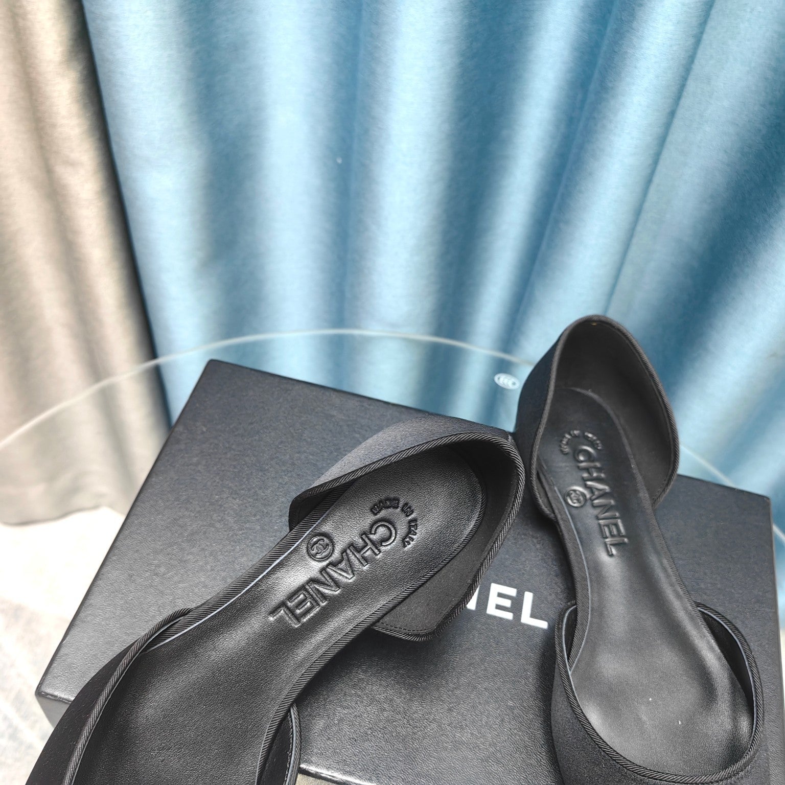Chanel 26ss Retro Hollow-Out Pointed-Toe   Black in Calfskin 712474