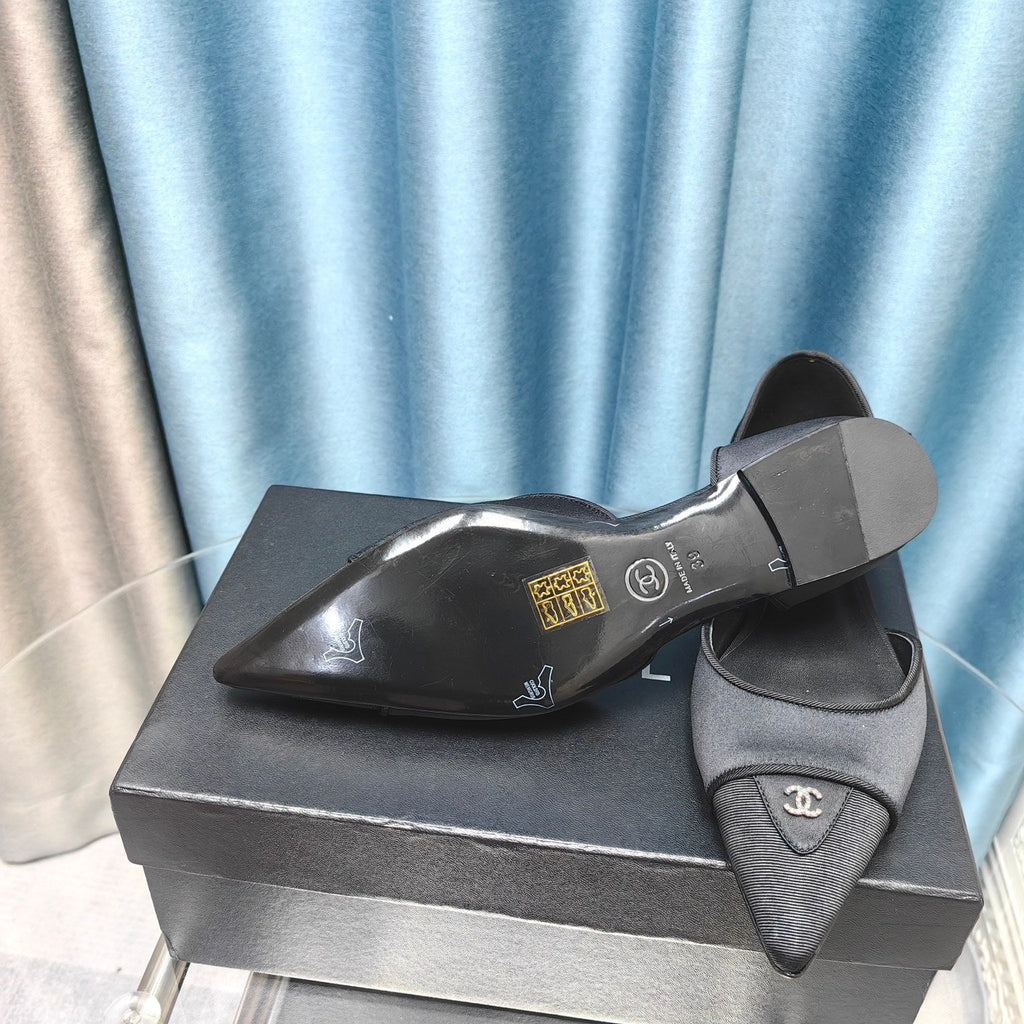 Chanel 26ss Retro Hollow-Out Pointed-Toe   Black in Calfskin 712474