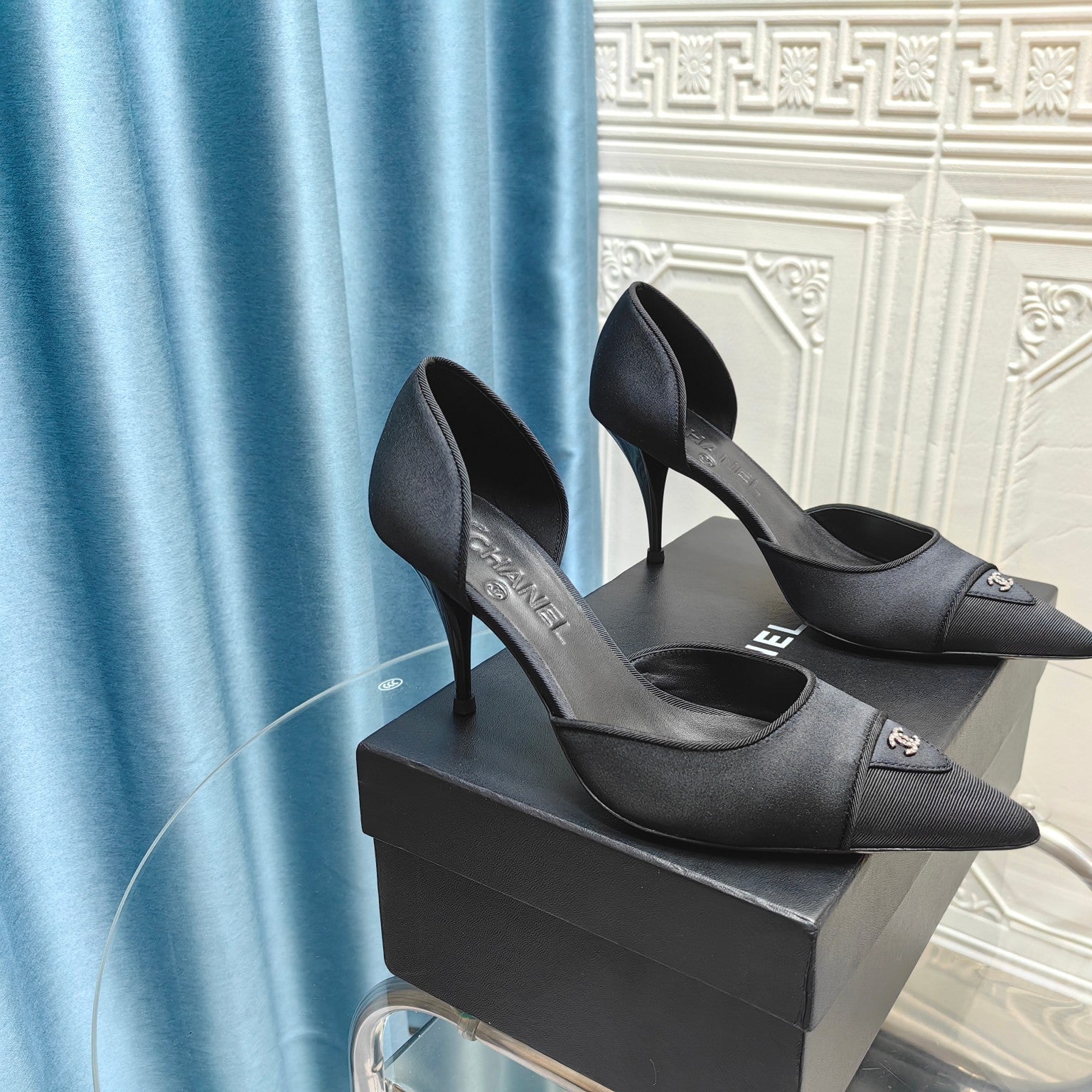 Chanel 26ss Retro Hollow-Out Pointed-Toe 70   Black in Calfskin 712470