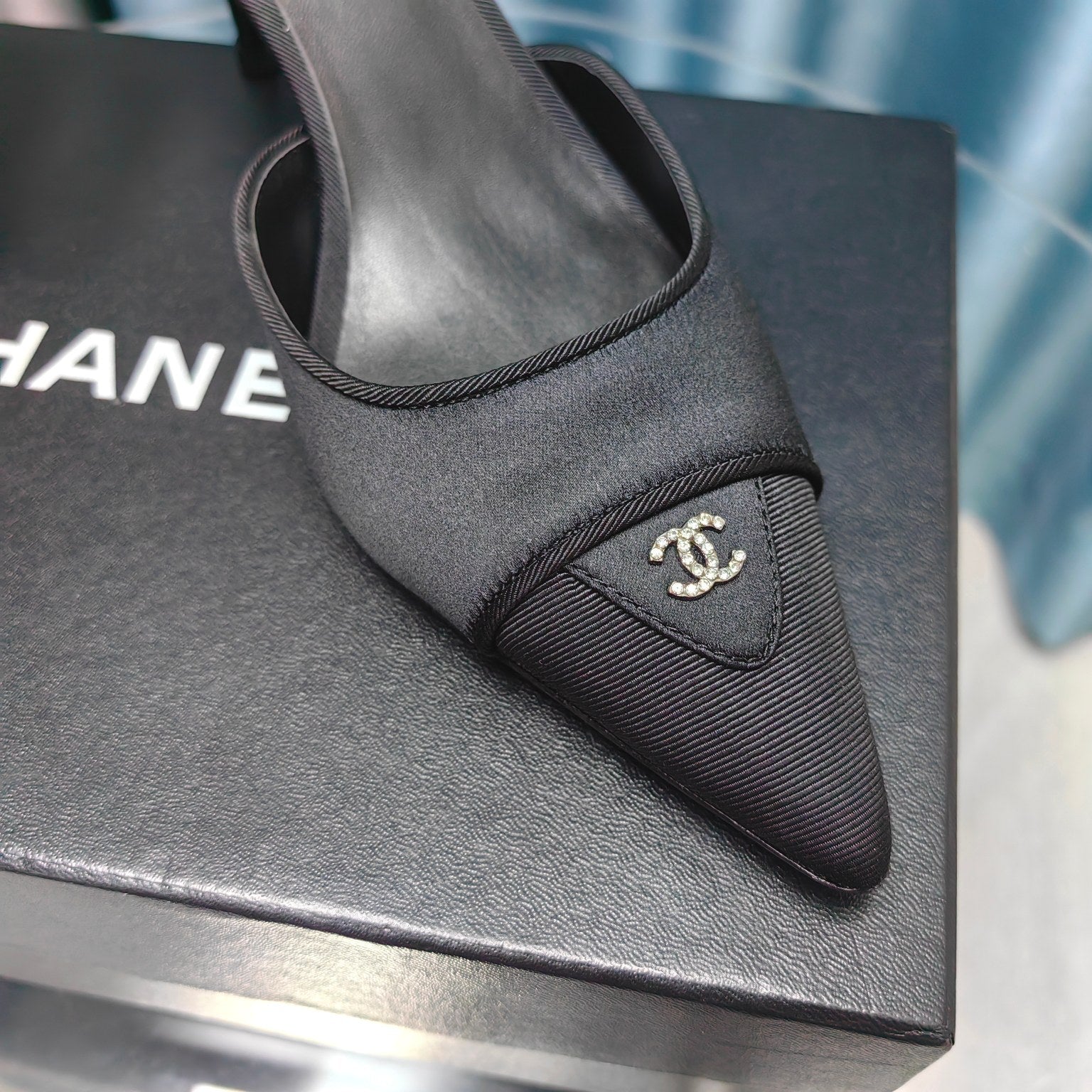 Chanel 26ss Retro Hollow-Out Pointed-Toe 70   Black in Calfskin 712470