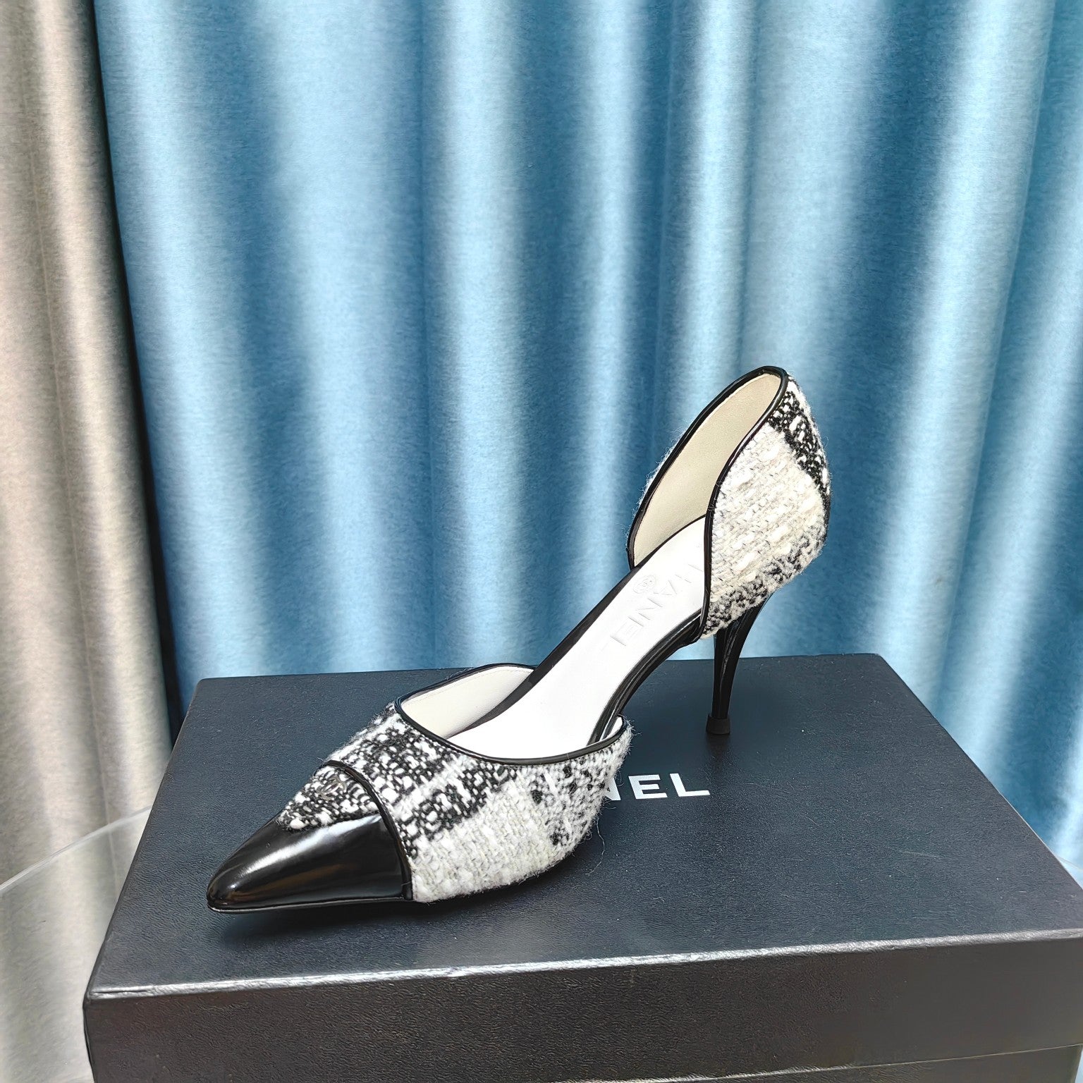 Chanel Pointed Toe   High Heels 70mm Black White in Coarse wool fabric 712466
