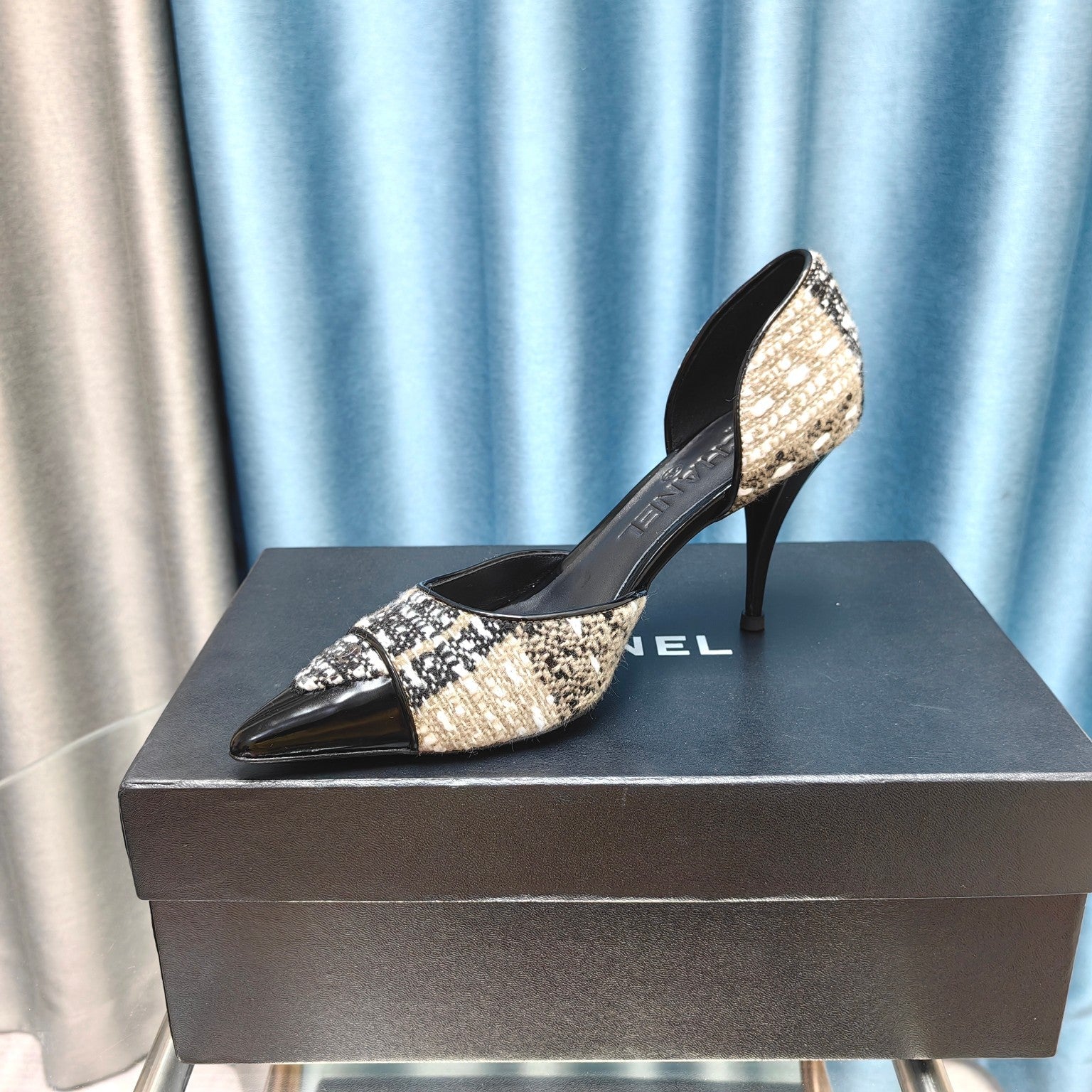 Chanel Pointed Toe   High Heels 70mm Beige Black in Coarse wool fabric 712465