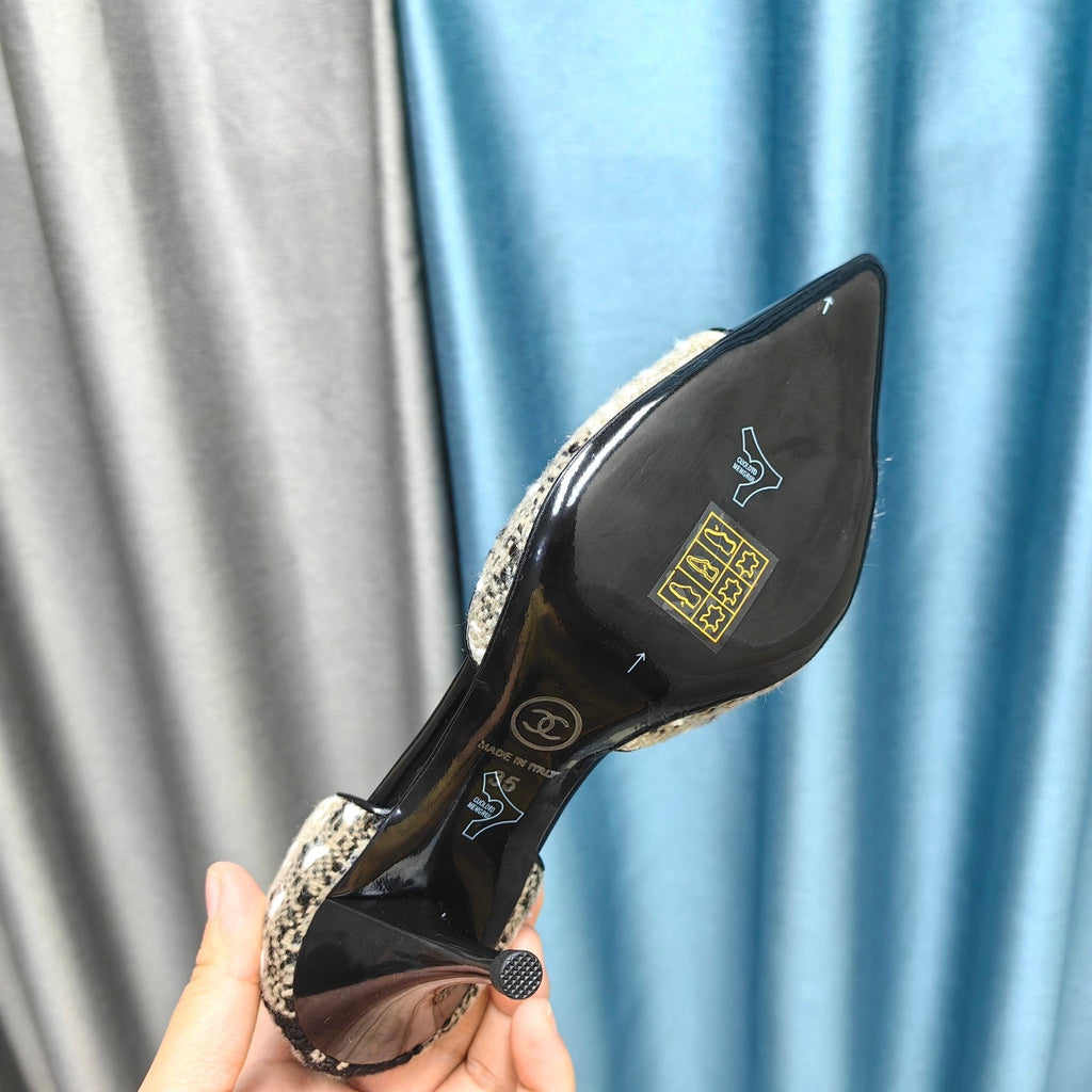 Chanel Pointed Toe   High Heels 70mm Beige Black in Coarse wool fabric 712465