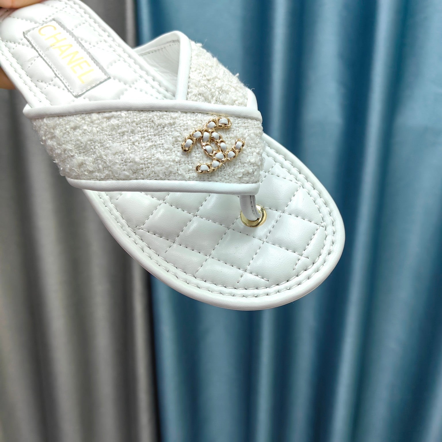 Chanel 26P Flip-Flops White in Woven 712312