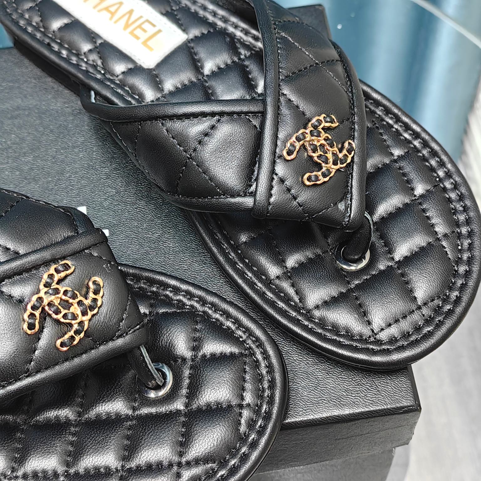 Chanel 26P Flip-Flops Black in Calfskin 712311