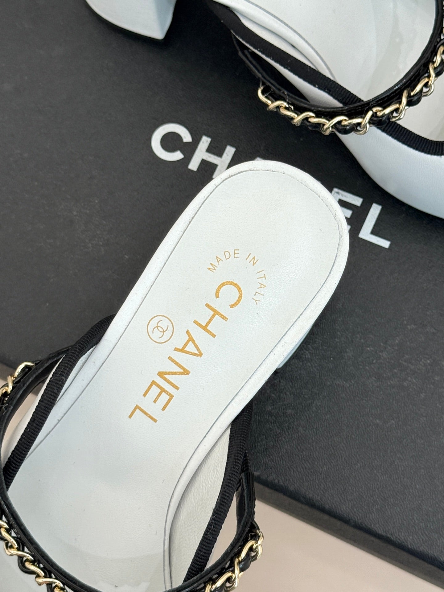 Chanel Double C Bow Chain Slingback White Black in Cowhide 717779