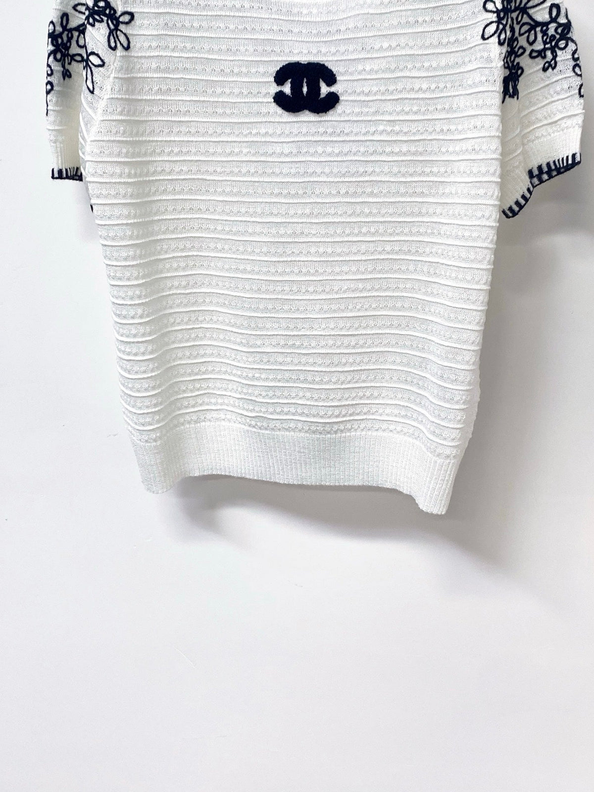 Chanel Short-Sleeve T-Shirt White in Wool 305895